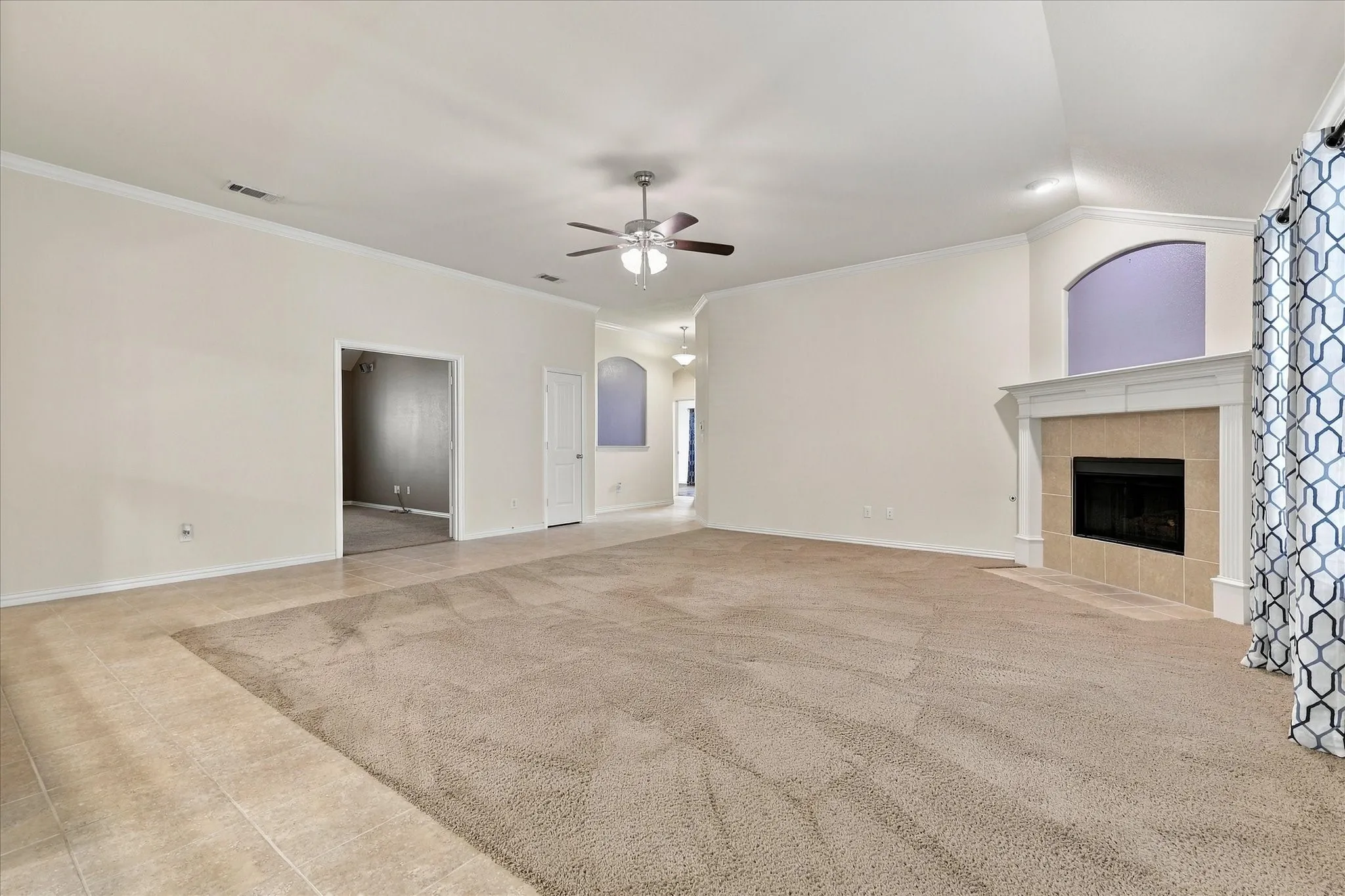 Single Family Residence For Sale in Denton County , 1629 Falconet Court, Carrollton, Texas 75010, 3 Bedroom, 2 Bathroom, 2 Garage spaces, 2,086 Sqft, built in 2012, mls#21398031, Real Estate Agent in Carrollton, Homes For Sale in Denton county, Homes For Sale in Carrollton, Realtor in Carrollton Texas, Real Estate Brokerage Independent Realty Texas, Luminita Cordes Realtor