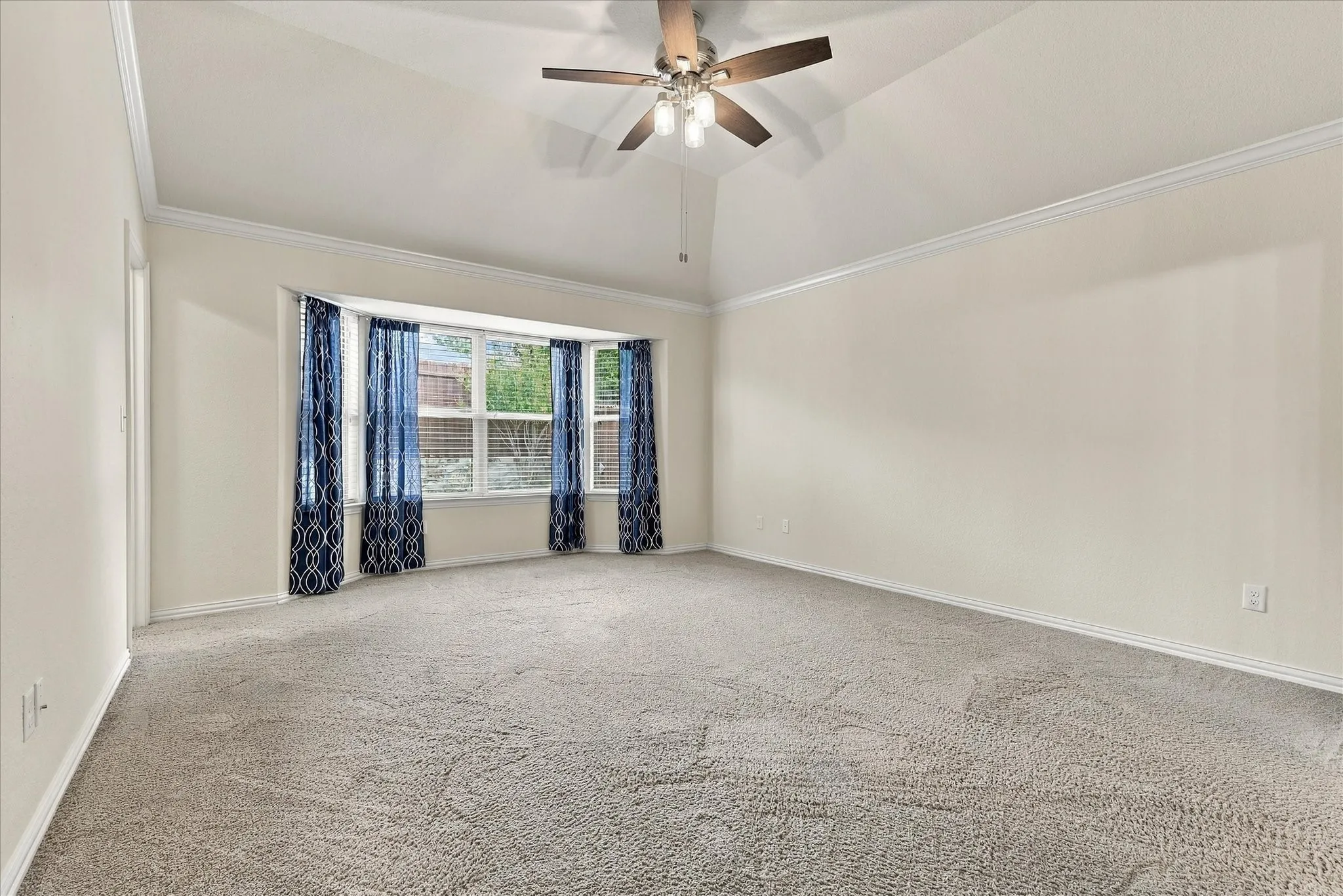 Single Family Residence For Sale in Denton County , 1629 Falconet Court, Carrollton, Texas 75010, 3 Bedroom, 2 Bathroom, 2 Garage spaces, 2,086 Sqft, built in 2012, mls#21398031, Real Estate Agent in Carrollton, Homes For Sale in Denton county, Homes For Sale in Carrollton, Realtor in Carrollton Texas, Real Estate Brokerage Independent Realty Texas, Luminita Cordes Realtor
