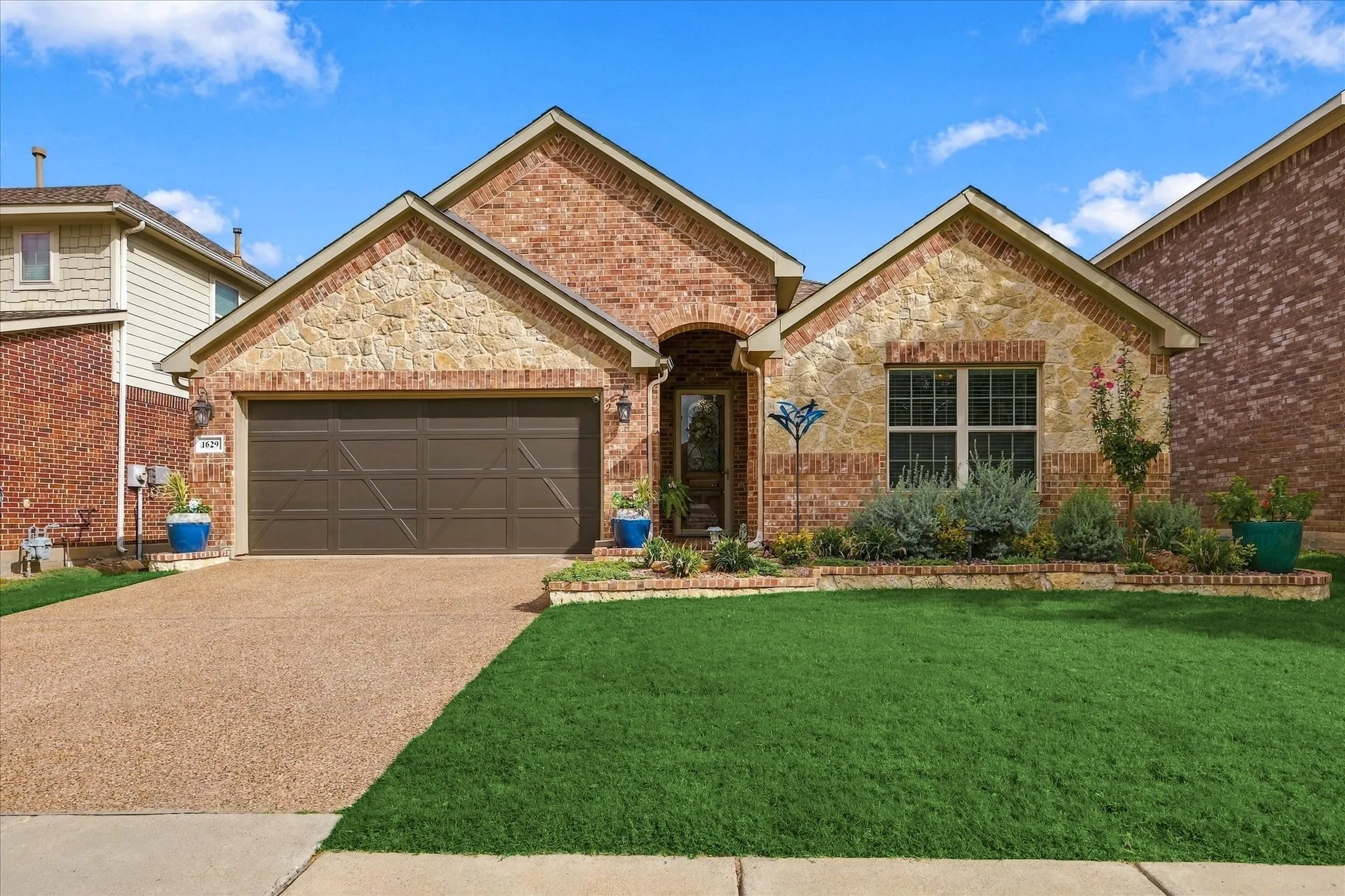 Single Family Residence For Sale in Denton County , 1629 Falconet Court, Carrollton, Texas 75010, 3 Bedroom, 2 Bathroom, 2 Garage spaces, 2,086 Sqft, built in 2012, mls#21398031, Real Estate Agent in Carrollton, Homes For Sale in Denton county, Homes For Sale in Carrollton, Realtor in Carrollton Texas, Real Estate Brokerage Independent Realty Texas, Luminita Cordes Realtor