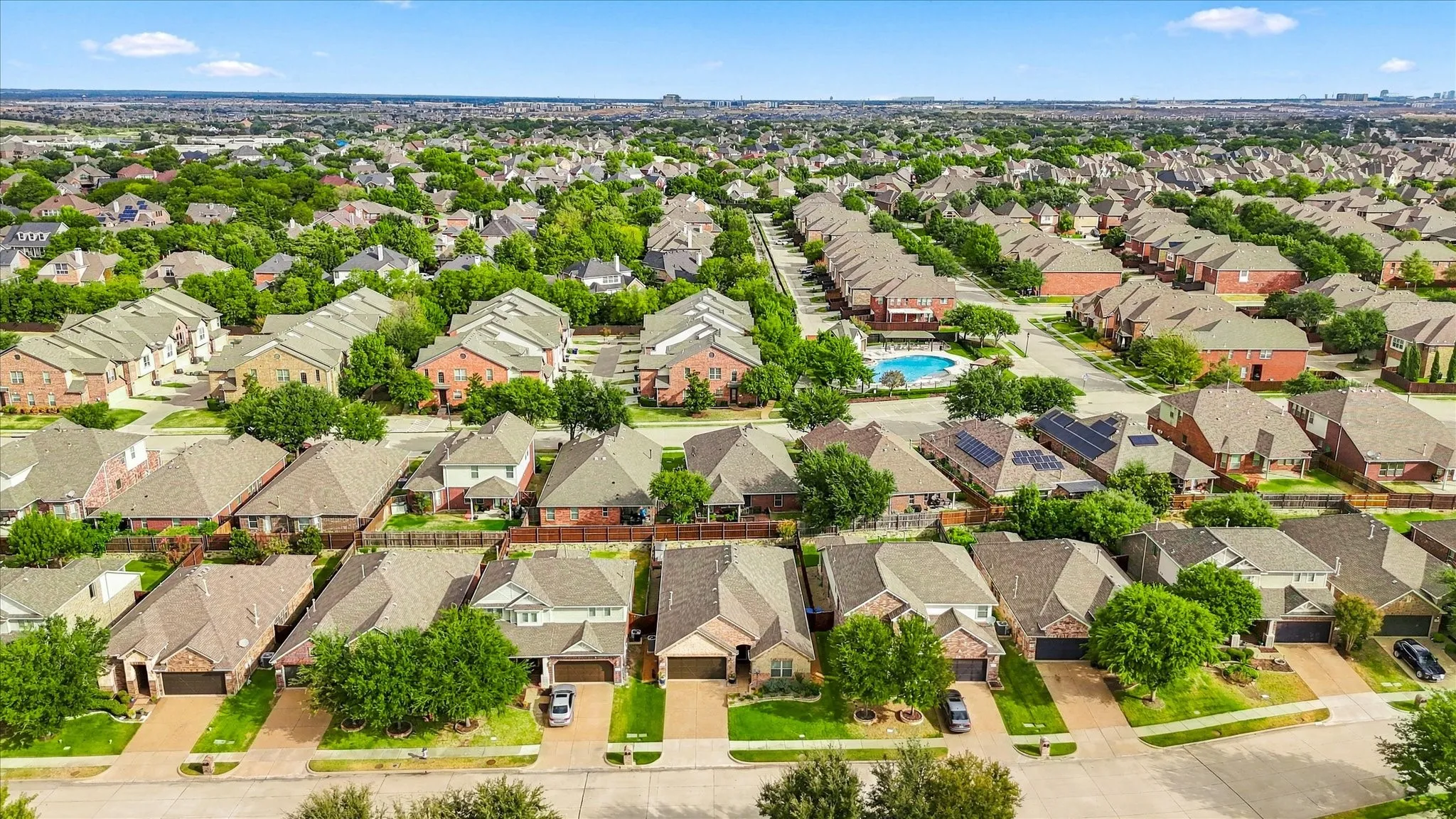 Single Family Residence For Sale in Denton County , 1629 Falconet Court, Carrollton, Texas 75010, 3 Bedroom, 2 Bathroom, 2 Garage spaces, 2,086 Sqft, built in 2012, mls#21398031, Real Estate Agent in Carrollton, Homes For Sale in Denton county, Homes For Sale in Carrollton, Realtor in Carrollton Texas, Real Estate Brokerage Independent Realty Texas, Luminita Cordes Realtor