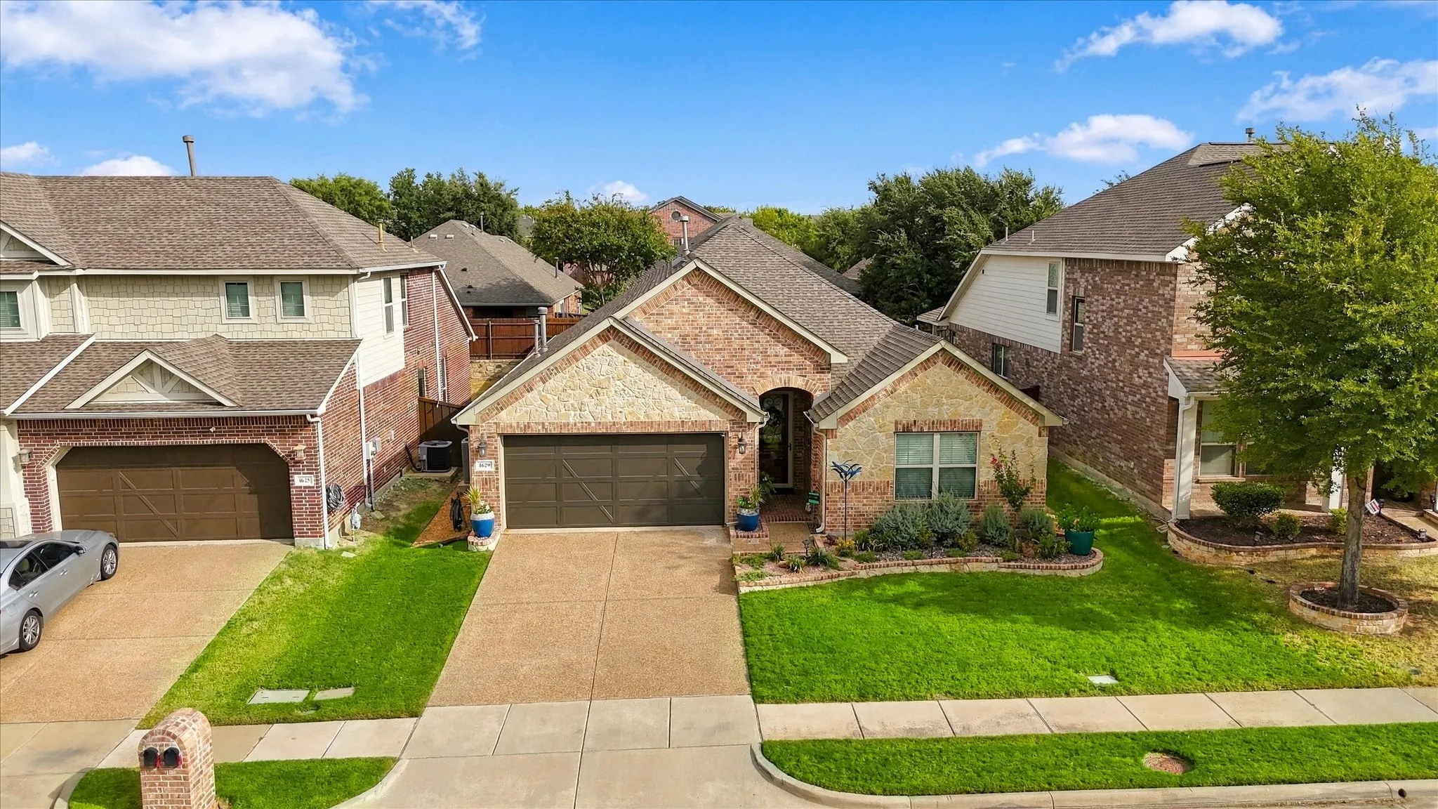 Single Family Residence For Sale in Denton County , 1629 Falconet Court, Carrollton, Texas 75010, 3 Bedroom, 2 Bathroom, 2 Garage spaces, 2,086 Sqft, built in 2012, mls#21398031, Real Estate Agent in Carrollton, Homes For Sale in Denton county, Homes For Sale in Carrollton, Realtor in Carrollton Texas, Real Estate Brokerage Independent Realty Texas, Luminita Cordes Realtor