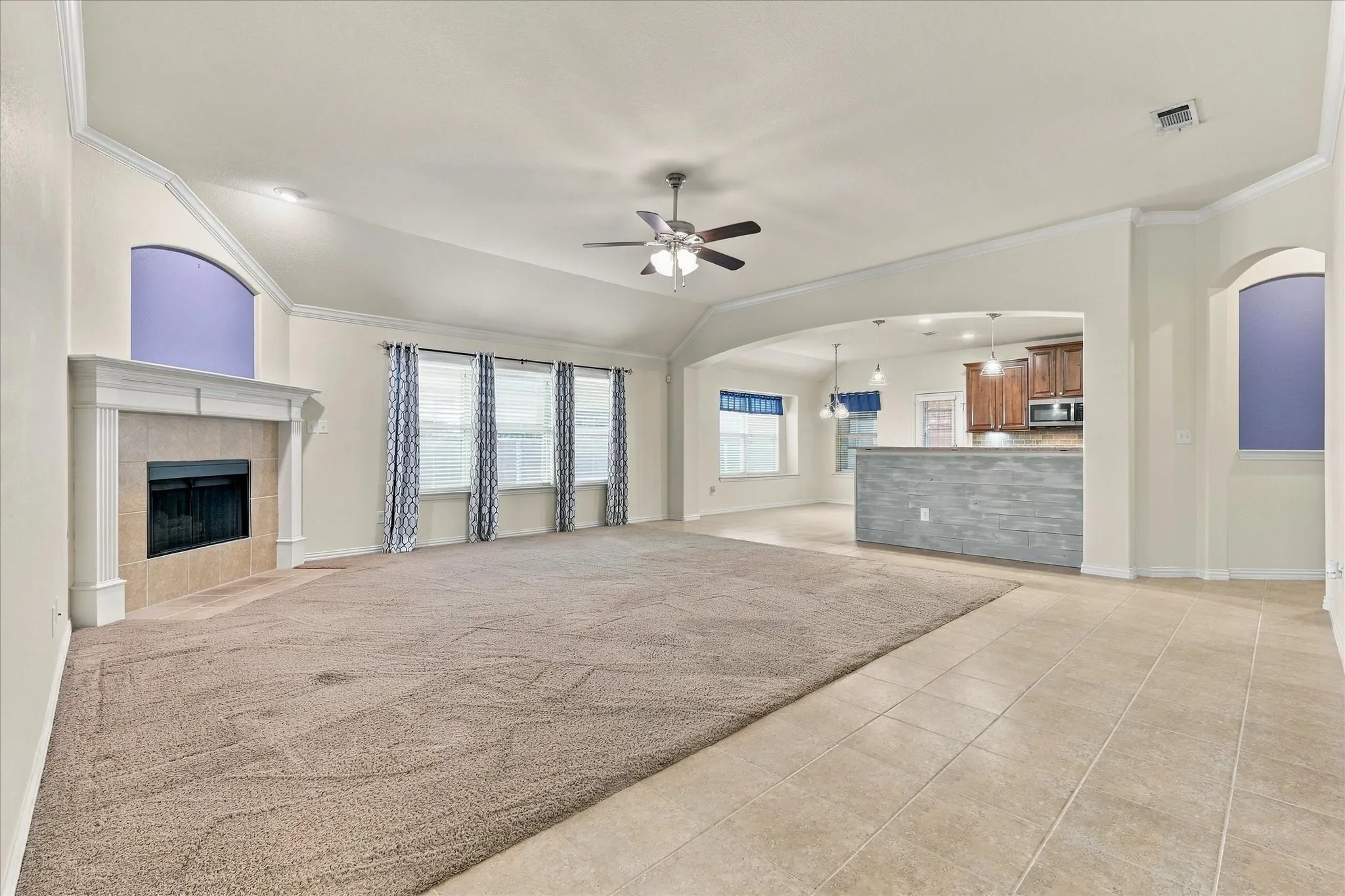 Single Family Residence For Sale in Denton County , 1629 Falconet Court, Carrollton, Texas 75010, 3 Bedroom, 2 Bathroom, 2 Garage spaces, 2,086 Sqft, built in 2012, mls#21398031, Real Estate Agent in Carrollton, Homes For Sale in Denton county, Homes For Sale in Carrollton, Realtor in Carrollton Texas, Real Estate Brokerage Independent Realty Texas, Luminita Cordes Realtor