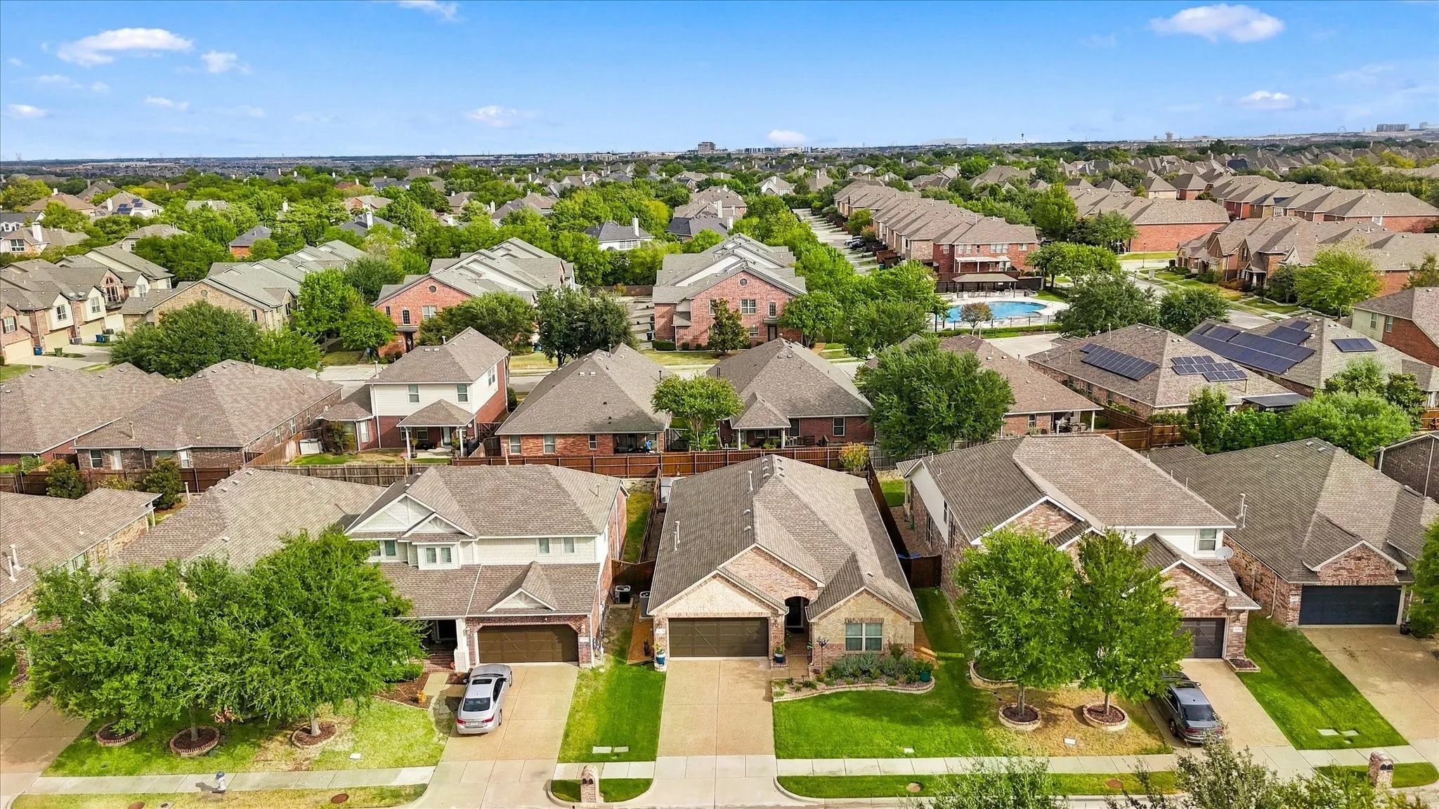 Single Family Residence For Sale in Denton County , 1629 Falconet Court, Carrollton, Texas 75010, 3 Bedroom, 2 Bathroom, 2 Garage spaces, 2,086 Sqft, built in 2012, mls#21398031, Real Estate Agent in Carrollton, Homes For Sale in Denton county, Homes For Sale in Carrollton, Realtor in Carrollton Texas, Real Estate Brokerage Independent Realty Texas, Luminita Cordes Realtor