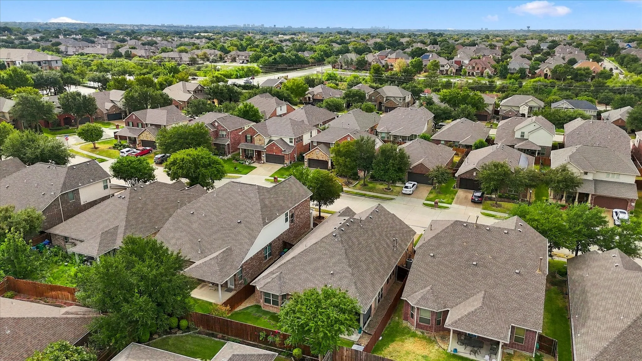 Single Family Residence For Sale in Denton County , 1629 Falconet Court, Carrollton, Texas 75010, 3 Bedroom, 2 Bathroom, 2 Garage spaces, 2,086 Sqft, built in 2012, mls#21398031, Real Estate Agent in Carrollton, Homes For Sale in Denton county, Homes For Sale in Carrollton, Realtor in Carrollton Texas, Real Estate Brokerage Independent Realty Texas, Luminita Cordes Realtor