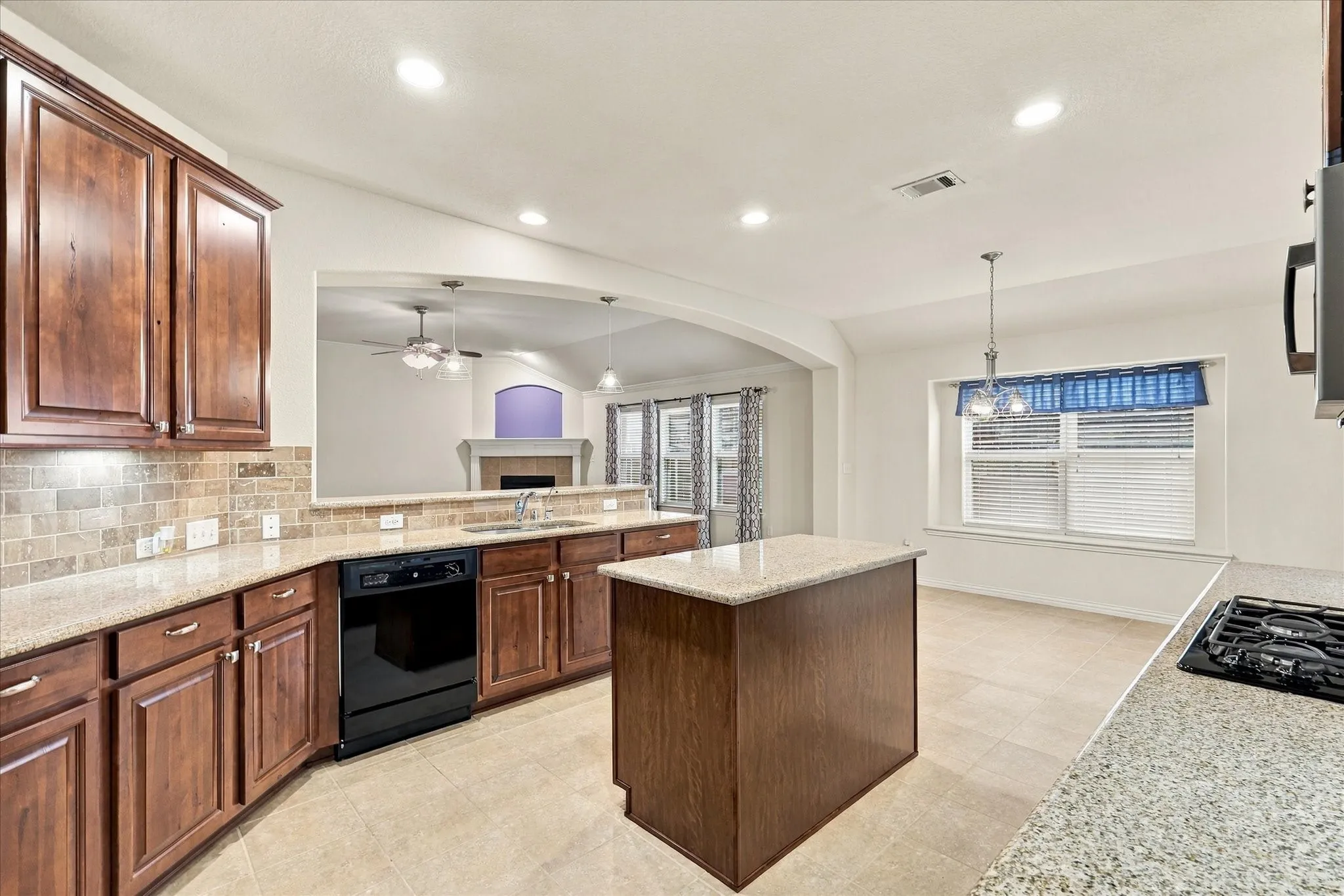 Single Family Residence For Sale in Denton County , 1629 Falconet Court, Carrollton, Texas 75010, 3 Bedroom, 2 Bathroom, 2 Garage spaces, 2,086 Sqft, built in 2012, mls#21398031, Real Estate Agent in Carrollton, Homes For Sale in Denton county, Homes For Sale in Carrollton, Realtor in Carrollton Texas, Real Estate Brokerage Independent Realty Texas, Luminita Cordes Realtor