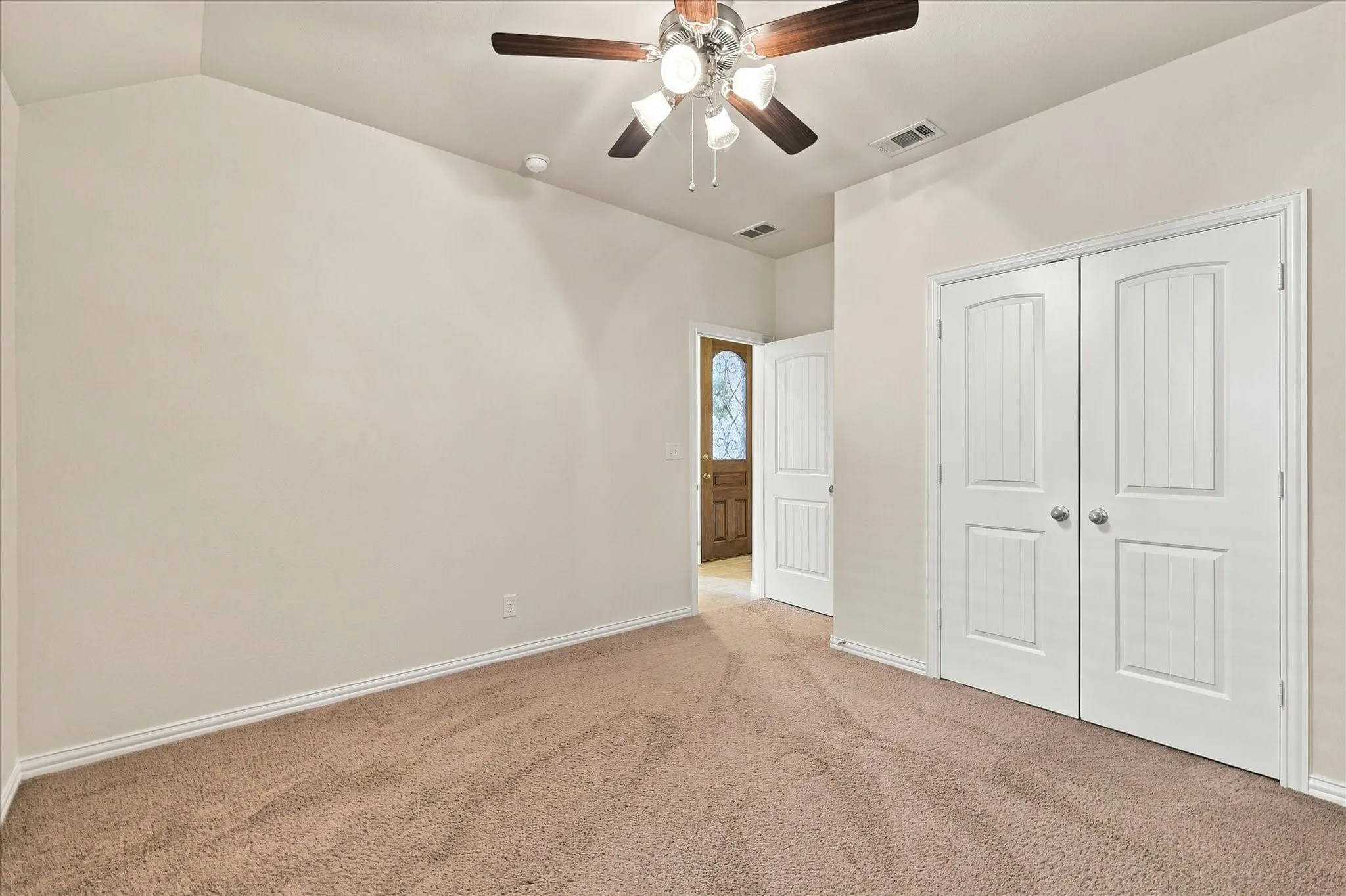 Single Family Residence For Sale in Denton County , 1629 Falconet Court, Carrollton, Texas 75010, 3 Bedroom, 2 Bathroom, 2 Garage spaces, 2,086 Sqft, built in 2012, mls#21398031, Real Estate Agent in Carrollton, Homes For Sale in Denton county, Homes For Sale in Carrollton, Realtor in Carrollton Texas, Real Estate Brokerage Independent Realty Texas, Luminita Cordes Realtor