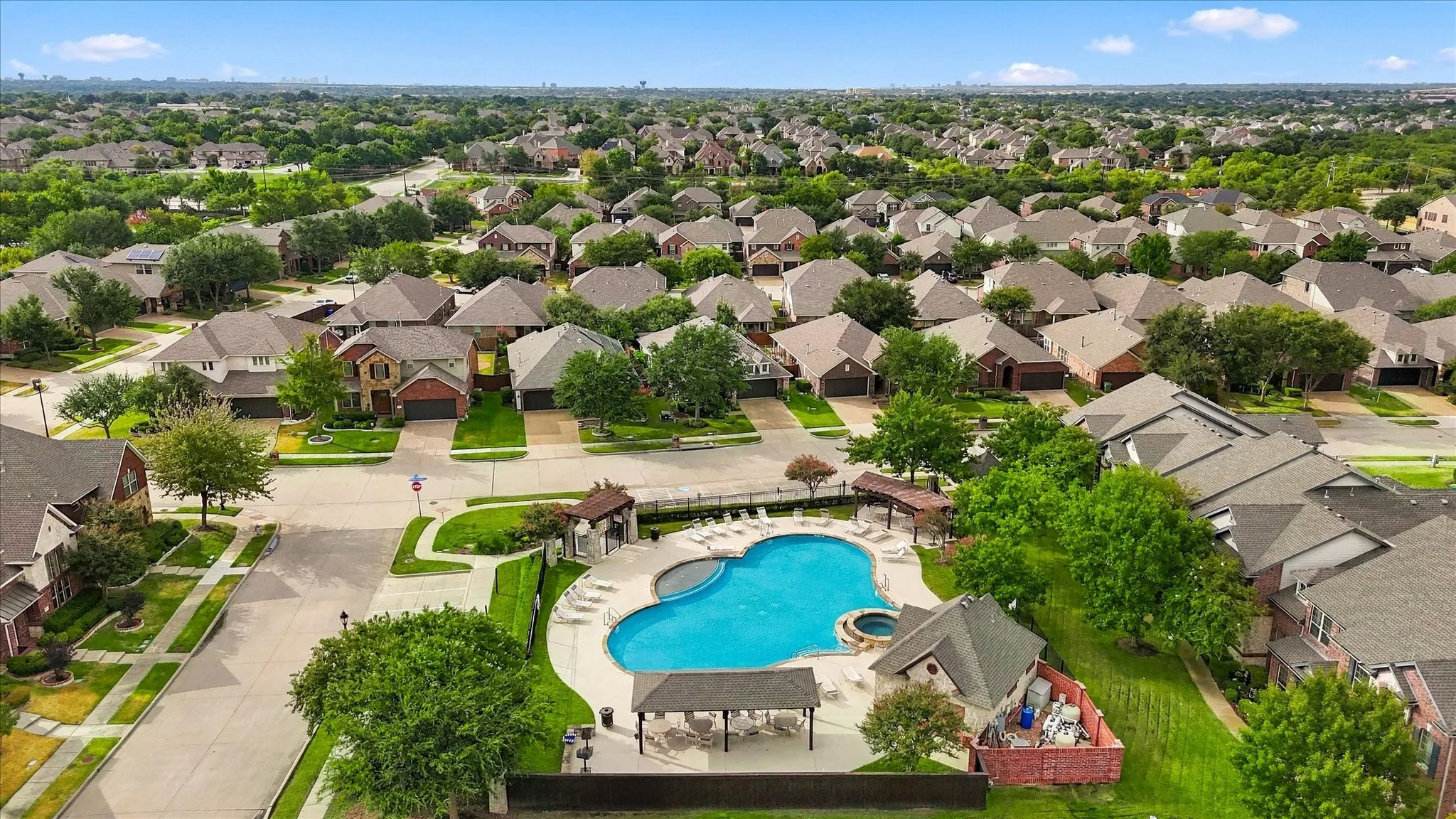 Single Family Residence For Sale in Denton County , 1629 Falconet Court, Carrollton, Texas 75010, 3 Bedroom, 2 Bathroom, 2 Garage spaces, 2,086 Sqft, built in 2012, mls#21398031, Real Estate Agent in Carrollton, Homes For Sale in Denton county, Homes For Sale in Carrollton, Realtor in Carrollton Texas, Real Estate Brokerage Independent Realty Texas, Luminita Cordes Realtor