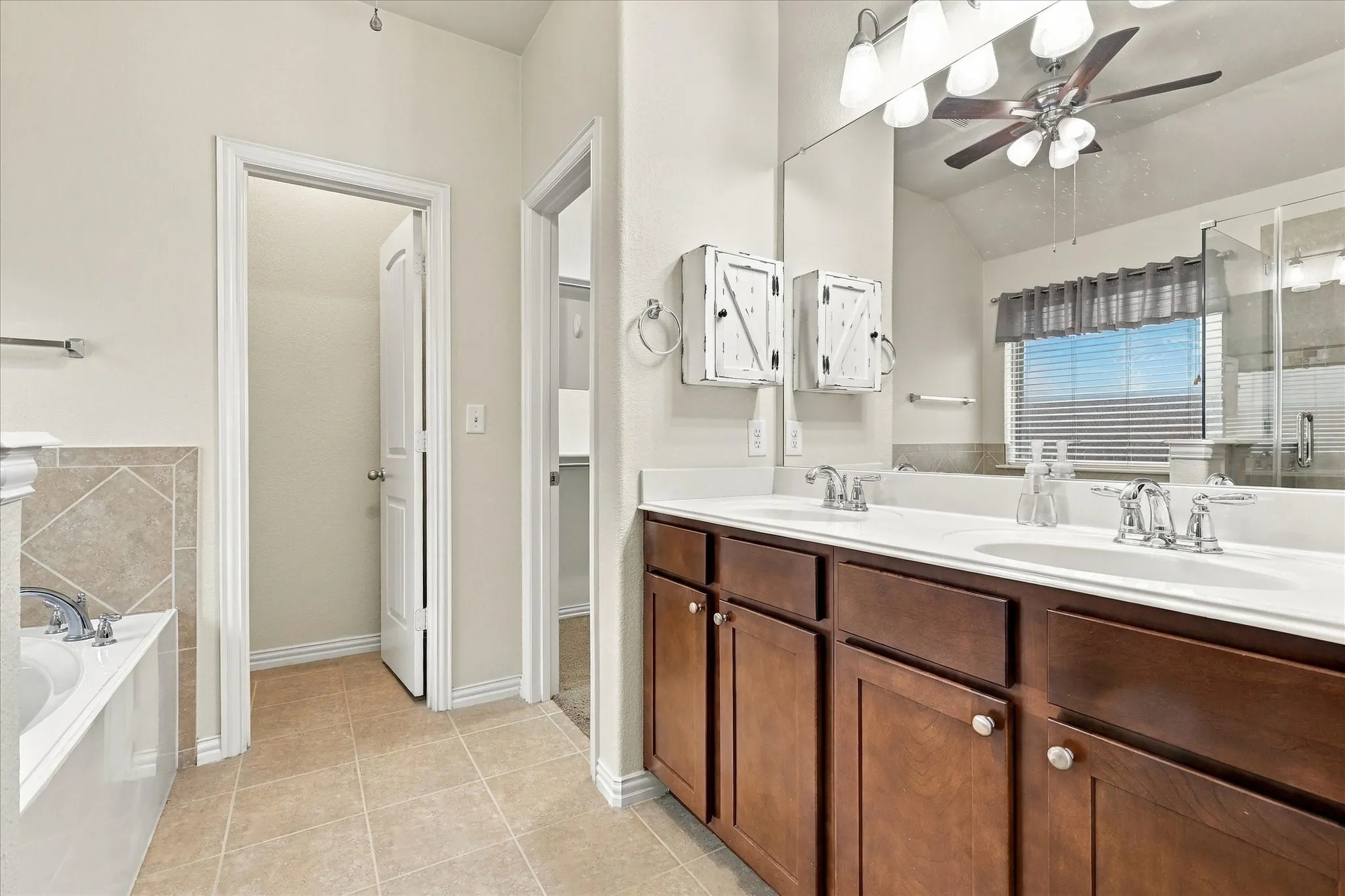 Single Family Residence For Sale in Denton County , 1629 Falconet Court, Carrollton, Texas 75010, 3 Bedroom, 2 Bathroom, 2 Garage spaces, 2,086 Sqft, built in 2012, mls#21398031, Real Estate Agent in Carrollton, Homes For Sale in Denton county, Homes For Sale in Carrollton, Realtor in Carrollton Texas, Real Estate Brokerage Independent Realty Texas, Luminita Cordes Realtor