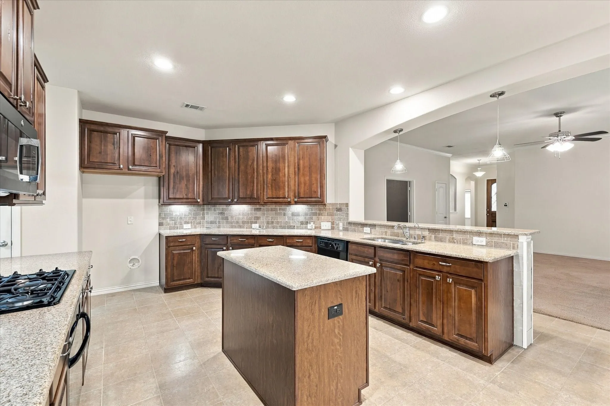 Single Family Residence For Sale in Denton County , 1629 Falconet Court, Carrollton, Texas 75010, 3 Bedroom, 2 Bathroom, 2 Garage spaces, 2,086 Sqft, built in 2012, mls#21398031, Real Estate Agent in Carrollton, Homes For Sale in Denton county, Homes For Sale in Carrollton, Realtor in Carrollton Texas, Real Estate Brokerage Independent Realty Texas, Luminita Cordes Realtor