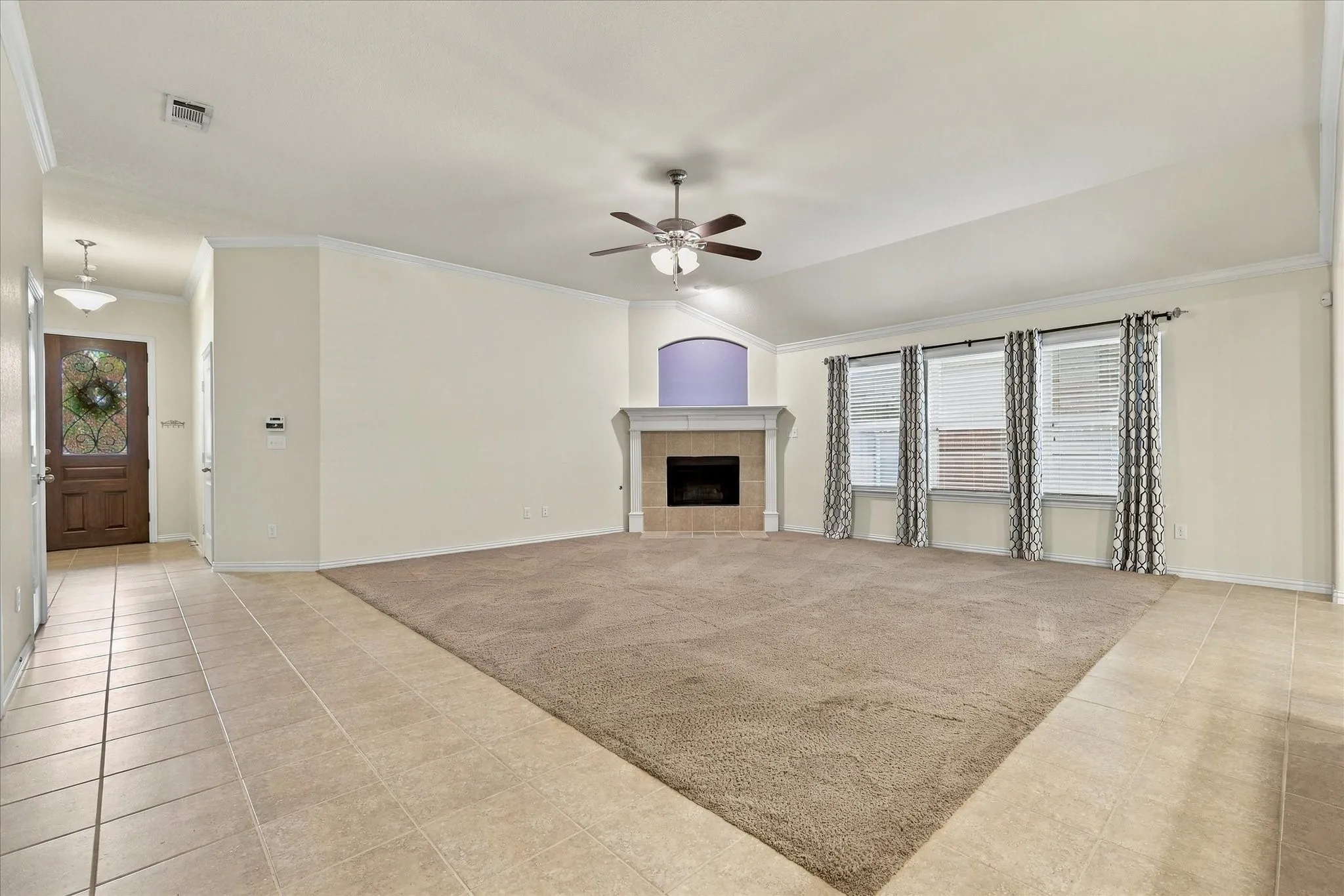Single Family Residence For Sale in Denton County , 1629 Falconet Court, Carrollton, Texas 75010, 3 Bedroom, 2 Bathroom, 2 Garage spaces, 2,086 Sqft, built in 2012, mls#21398031, Real Estate Agent in Carrollton, Homes For Sale in Denton county, Homes For Sale in Carrollton, Realtor in Carrollton Texas, Real Estate Brokerage Independent Realty Texas, Luminita Cordes Realtor