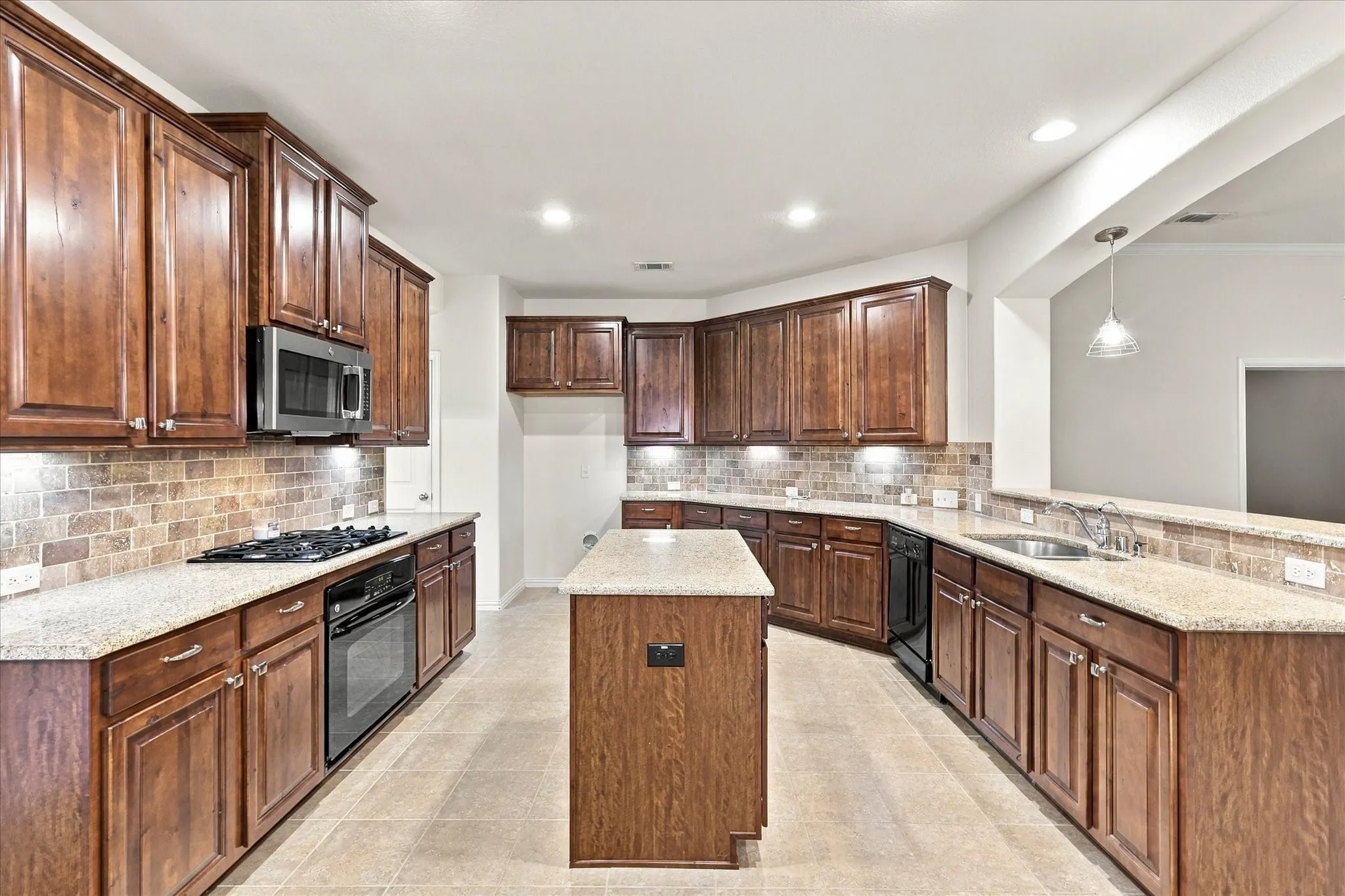 Single Family Residence For Sale in Denton County , 1629 Falconet Court, Carrollton, Texas 75010, 3 Bedroom, 2 Bathroom, 2 Garage spaces, 2,086 Sqft, built in 2012, mls#21398031, Real Estate Agent in Carrollton, Homes For Sale in Denton county, Homes For Sale in Carrollton, Realtor in Carrollton Texas, Real Estate Brokerage Independent Realty Texas, Luminita Cordes Realtor