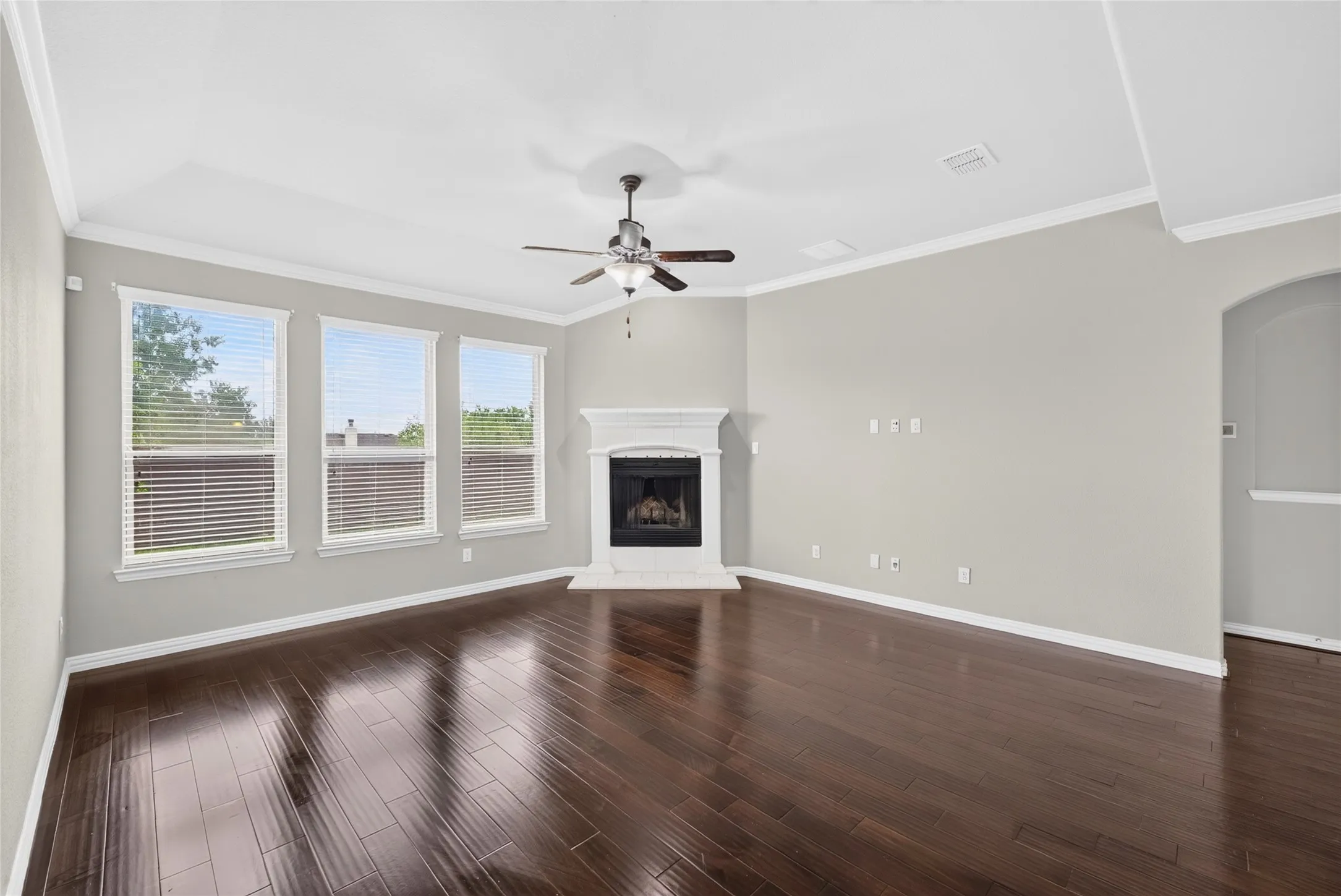 Single Family Residence For Rent in Rockwall County , 336 Chamberlain Drive, Fate, Texas 75189, 4 Bedroom, 3 Bathroom, 3 Garage spaces, 3,067 Sqft, built in 2017, mls#21402338, Real Estate Agent in Fate, Homes For Rent in Rockwall county, Homes For Rent in Fate, Realtor in Fate Texas, Real Estate Brokerage Independent Realty Texas, Luminita Cordes Realtor