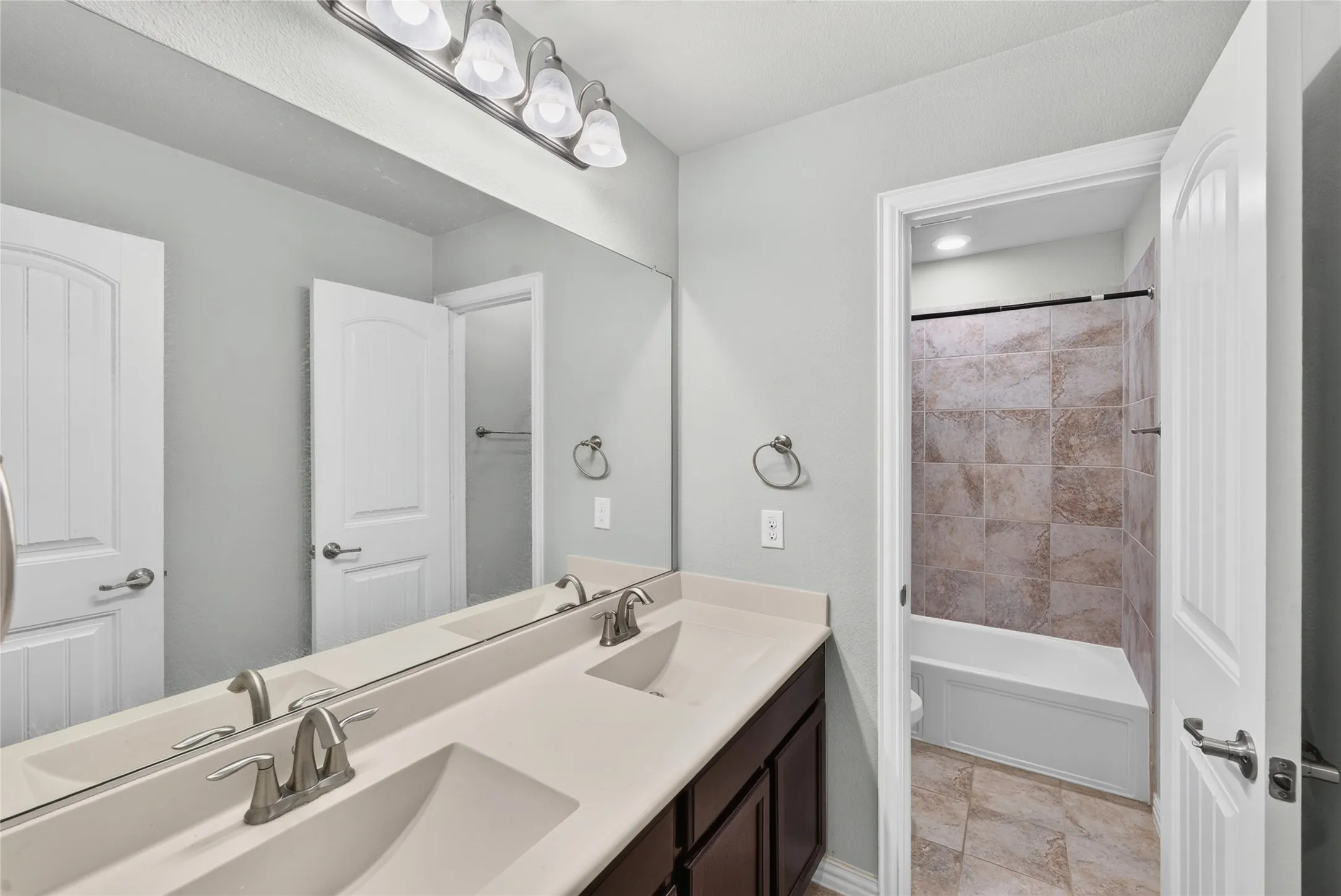 Single Family Residence For Rent in Rockwall County , 336 Chamberlain Drive, Fate, Texas 75189, 4 Bedroom, 3 Bathroom, 3 Garage spaces, 3,067 Sqft, built in 2017, mls#21402338, Real Estate Agent in Fate, Homes For Rent in Rockwall county, Homes For Rent in Fate, Realtor in Fate Texas, Real Estate Brokerage Independent Realty Texas, Luminita Cordes Realtor