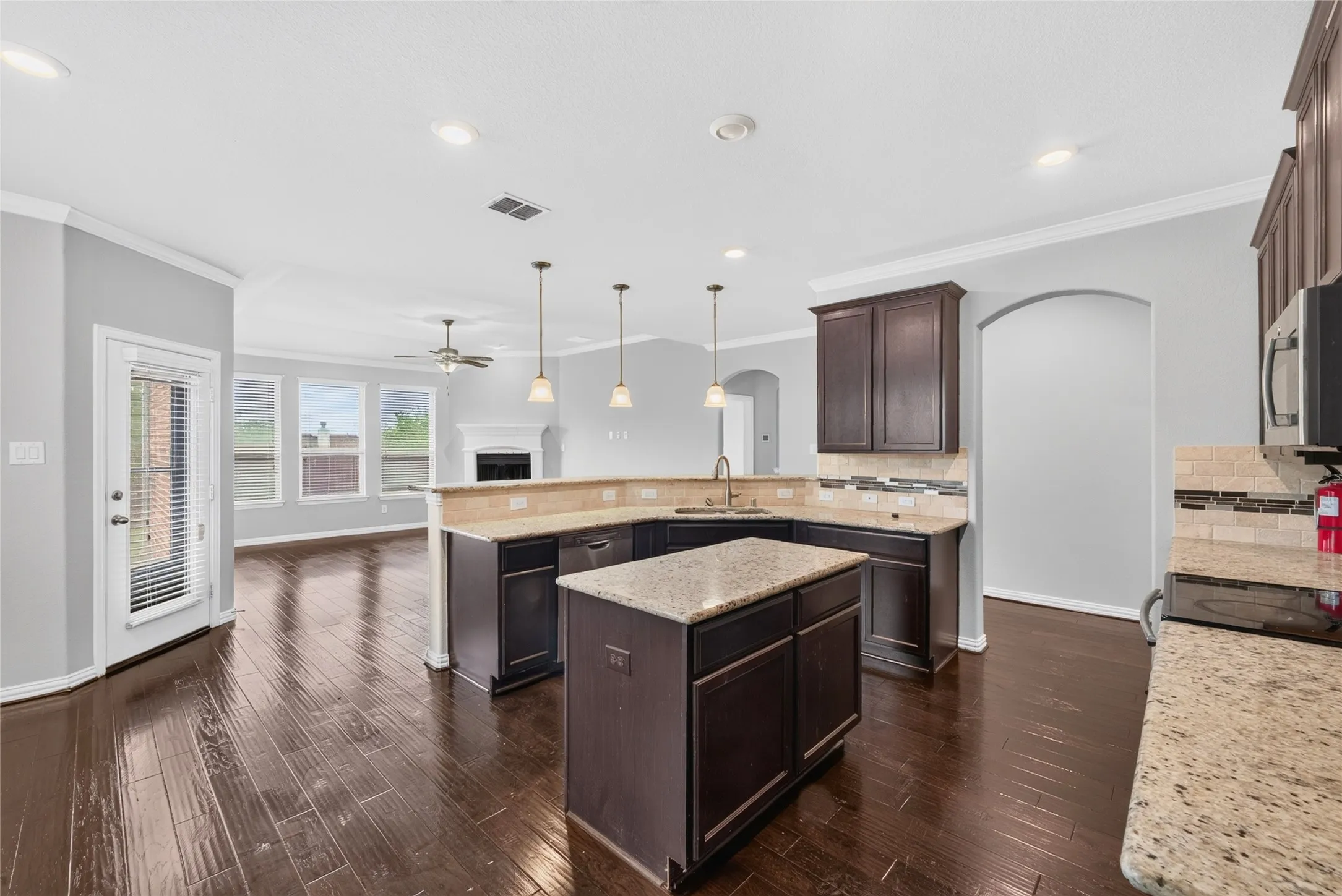 Single Family Residence For Rent in Rockwall County , 336 Chamberlain Drive, Fate, Texas 75189, 4 Bedroom, 3 Bathroom, 3 Garage spaces, 3,067 Sqft, built in 2017, mls#21402338, Real Estate Agent in Fate, Homes For Rent in Rockwall county, Homes For Rent in Fate, Realtor in Fate Texas, Real Estate Brokerage Independent Realty Texas, Luminita Cordes Realtor