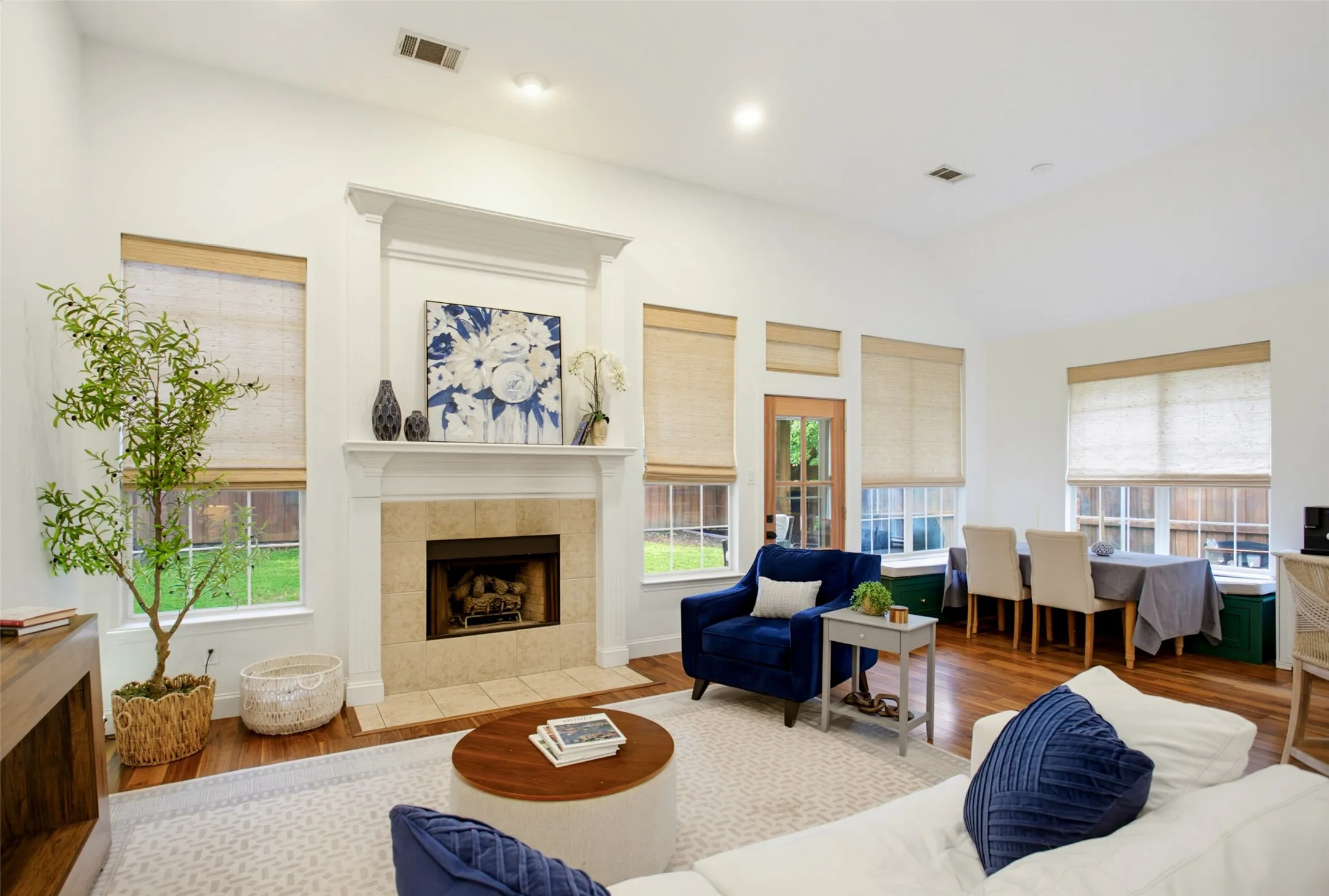 Single Family Residence For Sale in Collin County , 5317 Sandstone Lane, Mc Kinney, Texas 75072, 3 Bedroom, 2 Bathroom, 2 Garage spaces, 1,849 Sqft, built in 2001, mls#21402495, Real Estate Agent in Mc Kinney, Homes For Sale in Collin county, Homes For Sale in Mc Kinney, Realtor in Mc Kinney Texas, Real Estate Brokerage Independent Realty Texas, Luminita Cordes Realtor