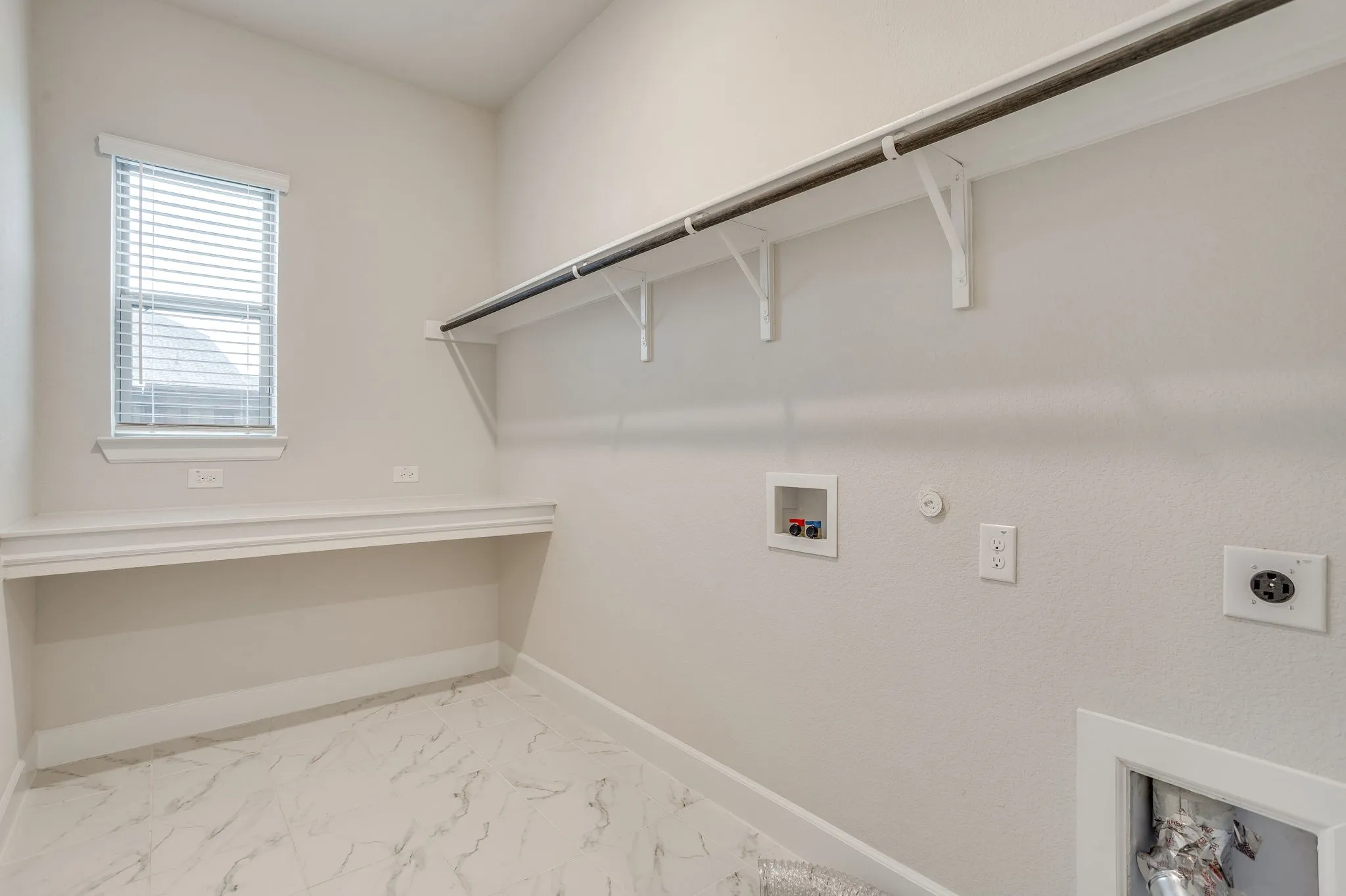 Single Family Residence For Sale in Johnson County , 1919 Birch Street, Mansfield, Texas 76063, 3 Bedroom, 2 Bathroom, 2 Garage spaces, 2,332 Sqft, built in 2023, mls#21402767, Real Estate Agent in Mansfield, Homes For Sale in Johnson county, Homes For Sale in Mansfield, Realtor in Mansfield Texas, Real Estate Brokerage Independent Realty Texas, Luminita Cordes Realtor