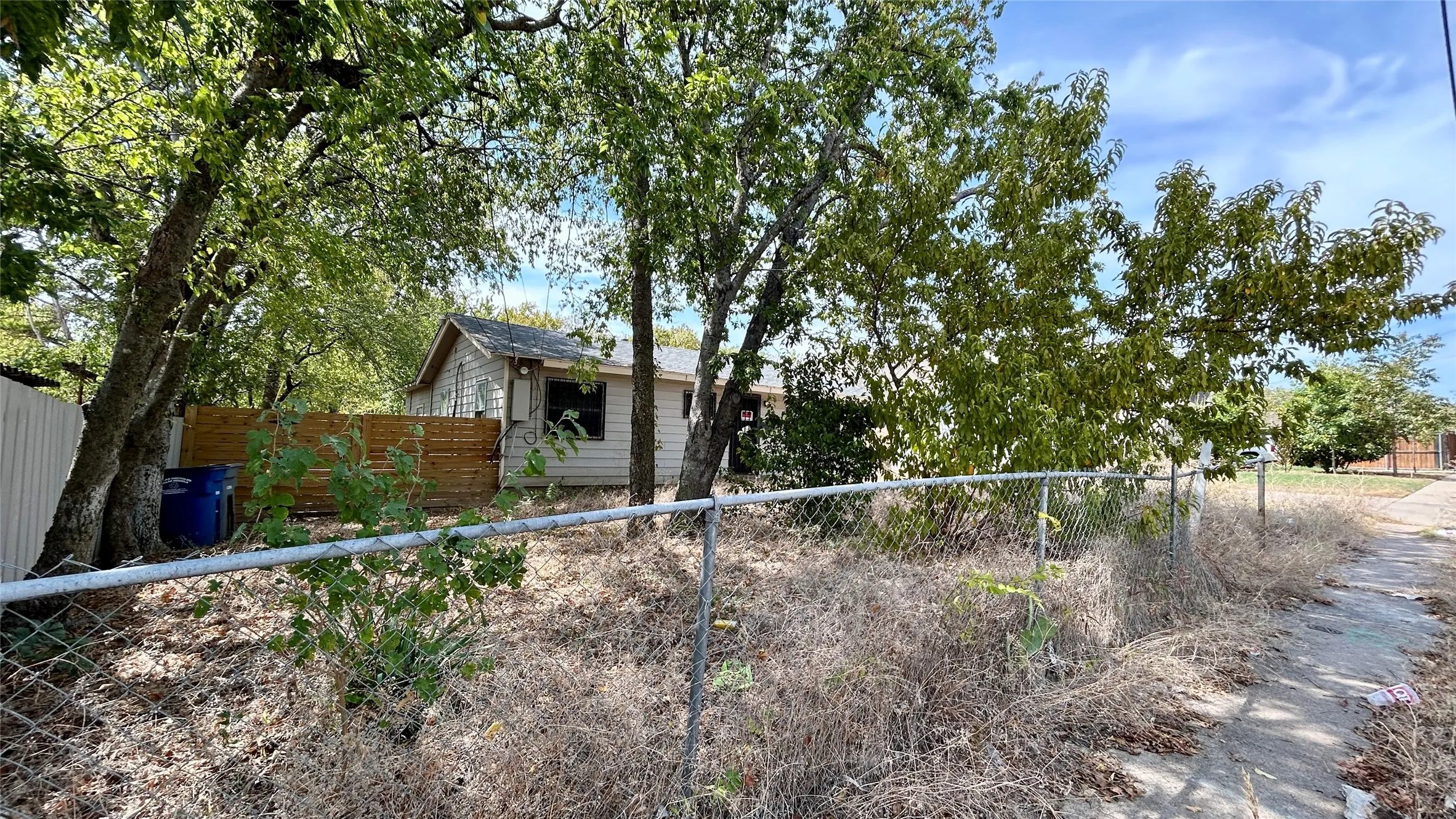 Single Family Residence For Sale in Dallas County , 4721 Garrison Avenue, Dallas, Texas 75216, 4 Bedroom, 2 Bathroom, Garage spaces, 1,500 Sqft, built in 1953, mls#21400662, Real Estate Agent in Dallas, Homes For Sale in Dallas county, Homes For Sale in Dallas, Realtor in Dallas Texas, Real Estate Brokerage Independent Realty Texas, Luminita Cordes Realtor