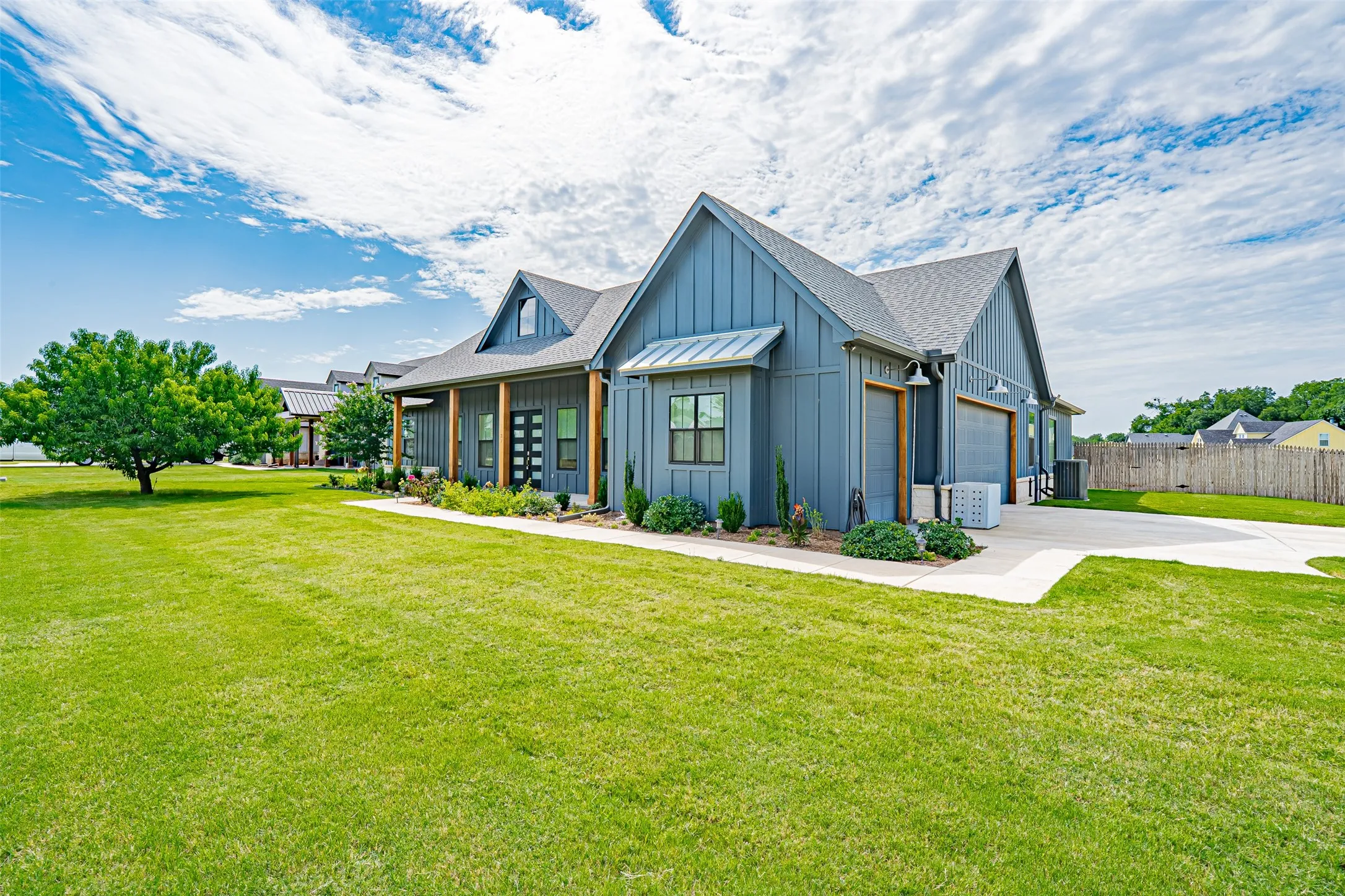 Single Family Residence For Sale in Somervell County , 1137 County Road 337, Glen Rose, Texas 76043, 4 Bedroom, 3 Bathroom, 3 Garage spaces, 2,624 Sqft, built in 2023, mls#21402865, Real Estate Agent in Glen Rose, Homes For Sale in Somervell county, Homes For Sale in Glen Rose, Realtor in Glen Rose Texas, Real Estate Brokerage Independent Realty Texas, Luminita Cordes Realtor
