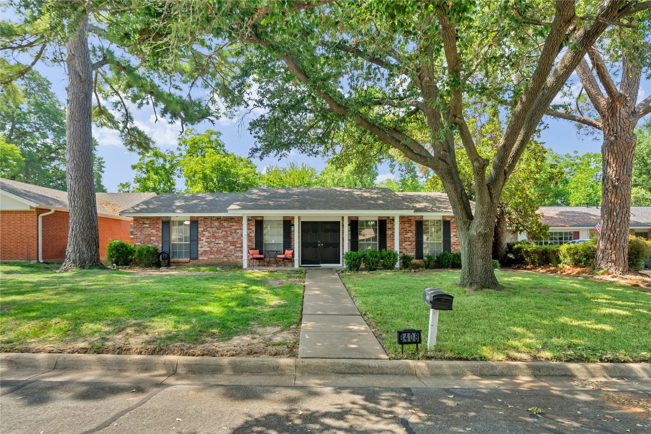 Single Family Residence For Sale in Tarrant County , 3408 Hastings Drive, Arlington, Texas 76013, 3 Bedroom, 2 Bathroom, 2 Garage spaces, 1,404 Sqft, built in 1966, mls#21402871, Real Estate Agent in Arlington, Homes For Sale in Tarrant county, Homes For Sale in Arlington, Realtor in Arlington Texas, Real Estate Brokerage Independent Realty Texas, Luminita Cordes Realtor