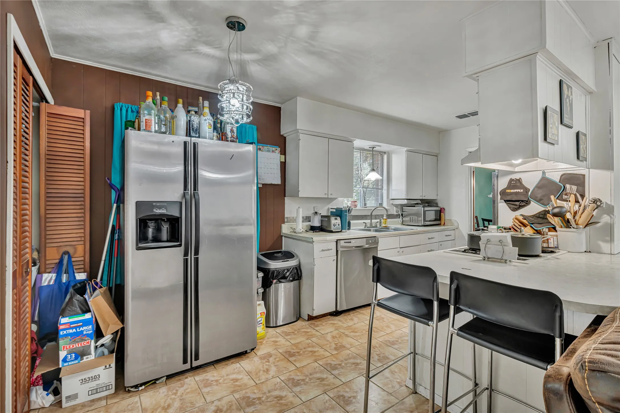Single Family Residence For Sale in Tarrant County , 3408 Hastings Drive, Arlington, Texas 76013, 3 Bedroom, 2 Bathroom, 2 Garage spaces, 1,404 Sqft, built in 1966, mls#21402871, Real Estate Agent in Arlington, Homes For Sale in Tarrant county, Homes For Sale in Arlington, Realtor in Arlington Texas, Real Estate Brokerage Independent Realty Texas, Luminita Cordes Realtor