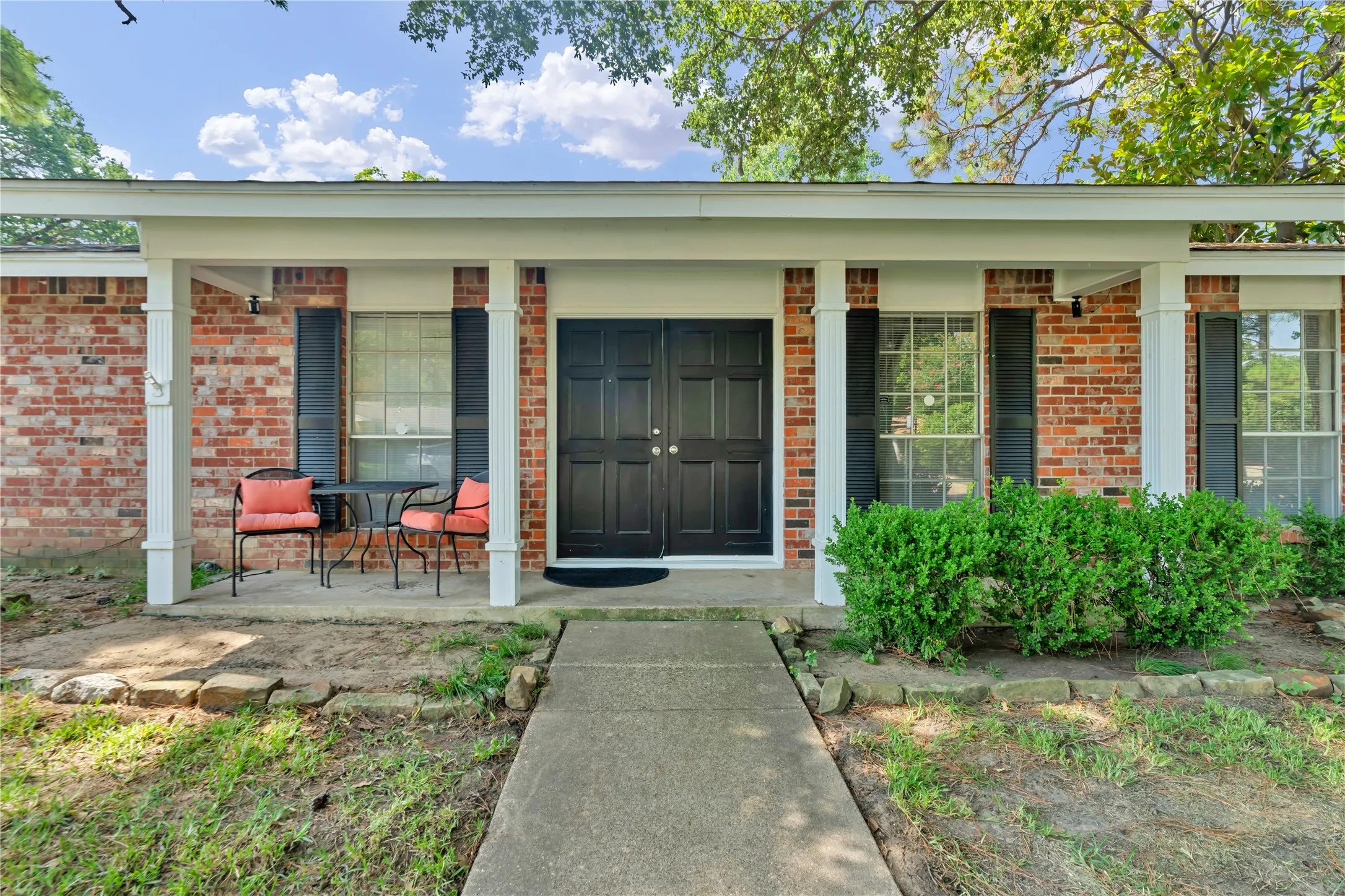 Single Family Residence For Sale in Tarrant County , 3408 Hastings Drive, Arlington, Texas 76013, 3 Bedroom, 2 Bathroom, 2 Garage spaces, 1,404 Sqft, built in 1966, mls#21402871, Real Estate Agent in Arlington, Homes For Sale in Tarrant county, Homes For Sale in Arlington, Realtor in Arlington Texas, Real Estate Brokerage Independent Realty Texas, Luminita Cordes Realtor