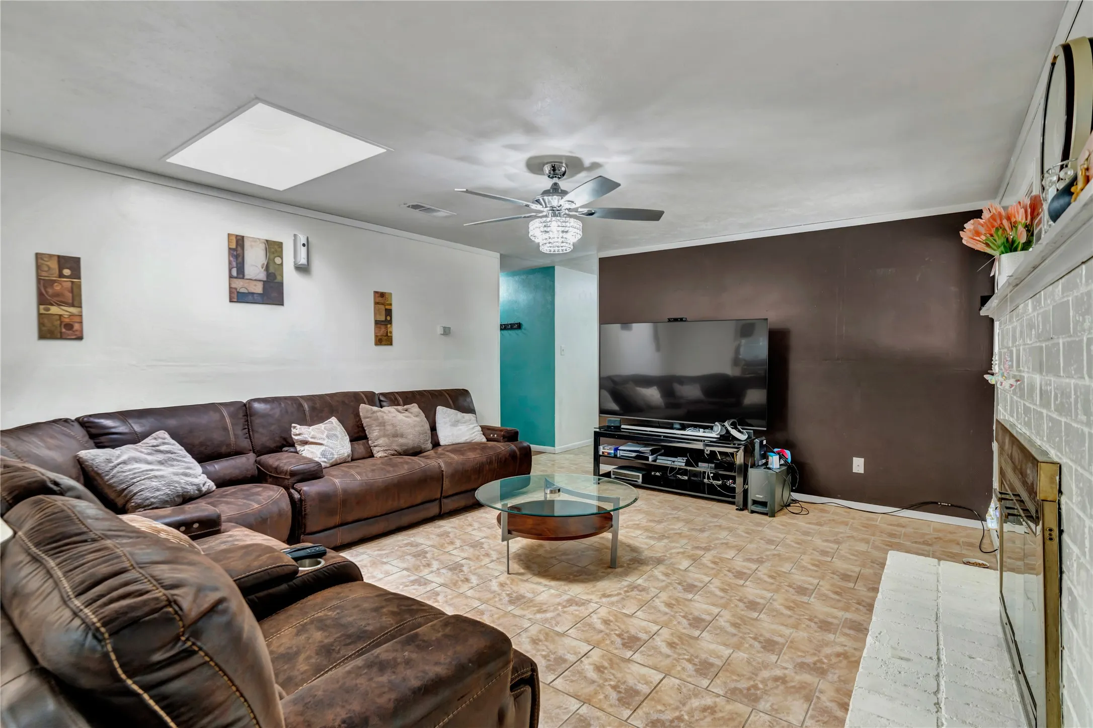 Single Family Residence For Sale in Tarrant County , 3408 Hastings Drive, Arlington, Texas 76013, 3 Bedroom, 2 Bathroom, 2 Garage spaces, 1,404 Sqft, built in 1966, mls#21402871, Real Estate Agent in Arlington, Homes For Sale in Tarrant county, Homes For Sale in Arlington, Realtor in Arlington Texas, Real Estate Brokerage Independent Realty Texas, Luminita Cordes Realtor