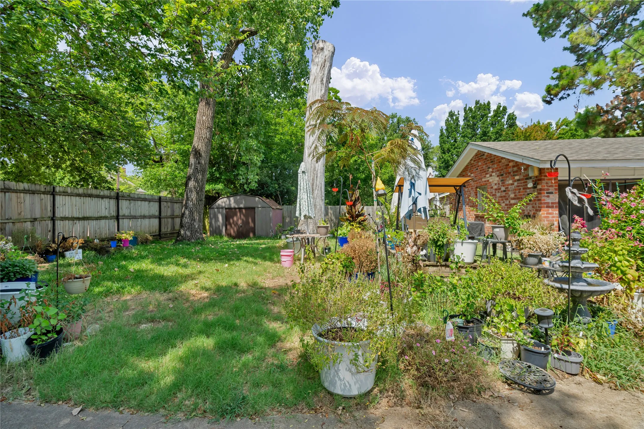 Single Family Residence For Sale in Tarrant County , 3408 Hastings Drive, Arlington, Texas 76013, 3 Bedroom, 2 Bathroom, 2 Garage spaces, 1,404 Sqft, built in 1966, mls#21402871, Real Estate Agent in Arlington, Homes For Sale in Tarrant county, Homes For Sale in Arlington, Realtor in Arlington Texas, Real Estate Brokerage Independent Realty Texas, Luminita Cordes Realtor