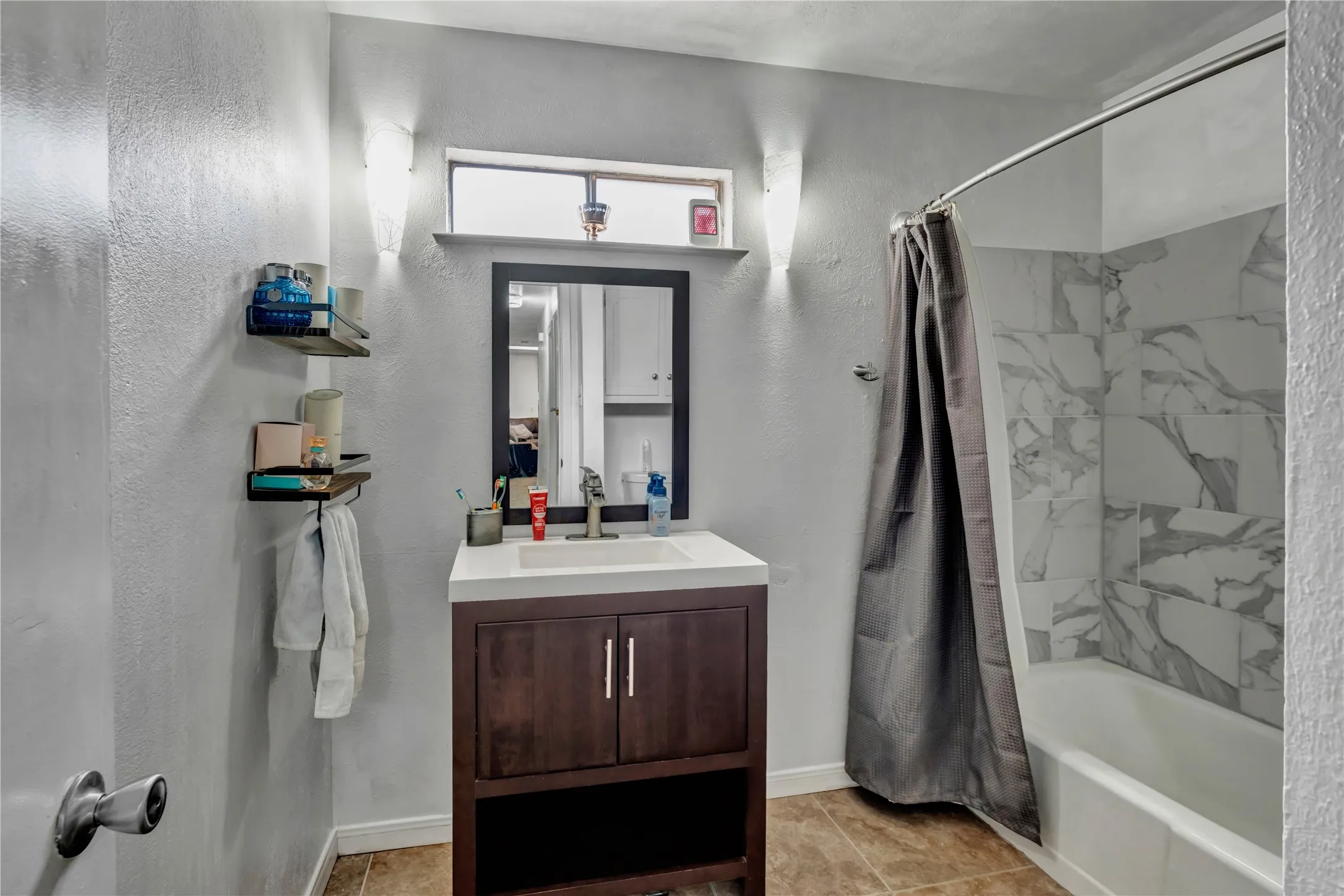 Single Family Residence For Sale in Tarrant County , 3408 Hastings Drive, Arlington, Texas 76013, 3 Bedroom, 2 Bathroom, 2 Garage spaces, 1,404 Sqft, built in 1966, mls#21402871, Real Estate Agent in Arlington, Homes For Sale in Tarrant county, Homes For Sale in Arlington, Realtor in Arlington Texas, Real Estate Brokerage Independent Realty Texas, Luminita Cordes Realtor