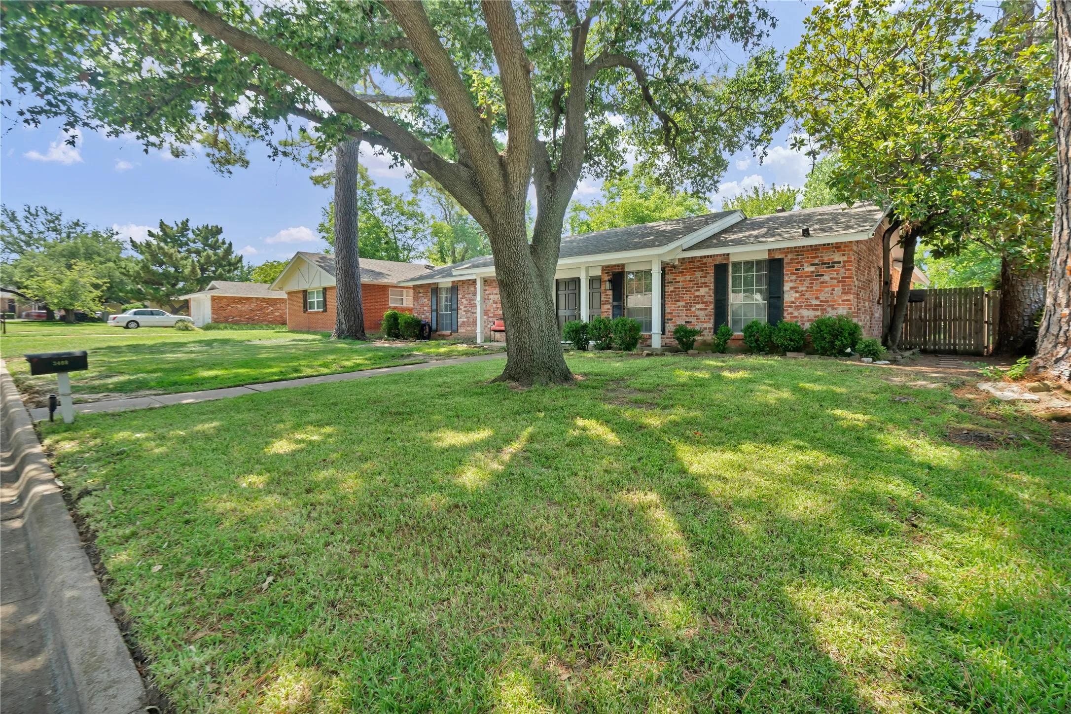 Single Family Residence For Sale in Tarrant County , 3408 Hastings Drive, Arlington, Texas 76013, 3 Bedroom, 2 Bathroom, 2 Garage spaces, 1,404 Sqft, built in 1966, mls#21402871, Real Estate Agent in Arlington, Homes For Sale in Tarrant county, Homes For Sale in Arlington, Realtor in Arlington Texas, Real Estate Brokerage Independent Realty Texas, Luminita Cordes Realtor