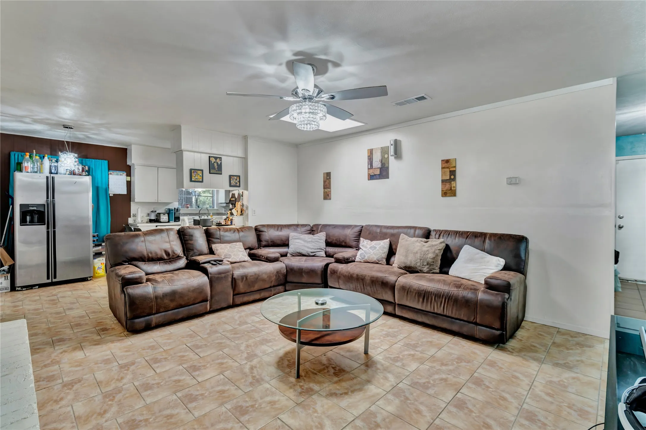 Single Family Residence For Sale in Tarrant County , 3408 Hastings Drive, Arlington, Texas 76013, 3 Bedroom, 2 Bathroom, 2 Garage spaces, 1,404 Sqft, built in 1966, mls#21402871, Real Estate Agent in Arlington, Homes For Sale in Tarrant county, Homes For Sale in Arlington, Realtor in Arlington Texas, Real Estate Brokerage Independent Realty Texas, Luminita Cordes Realtor