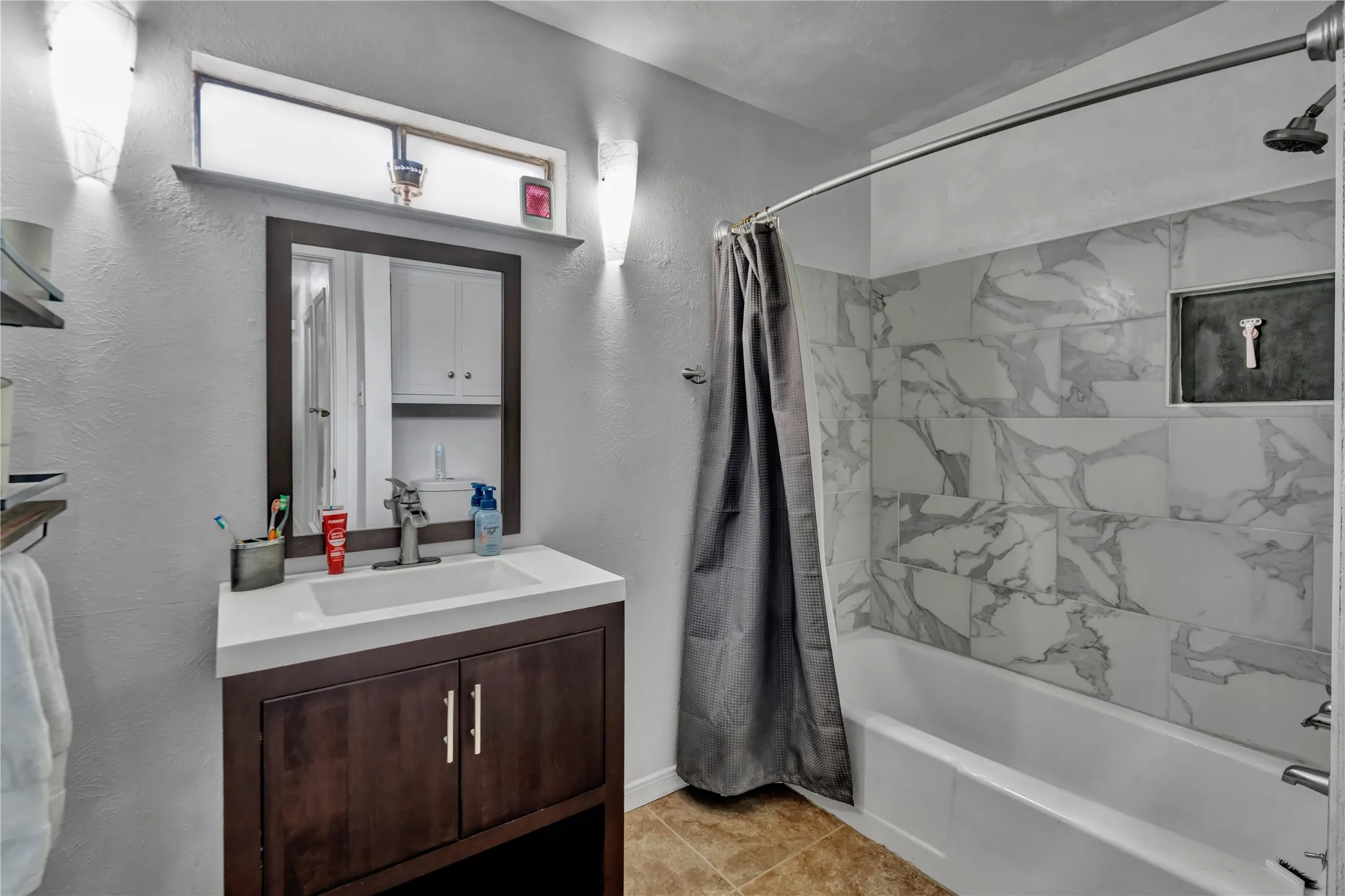 Single Family Residence For Sale in Tarrant County , 3408 Hastings Drive, Arlington, Texas 76013, 3 Bedroom, 2 Bathroom, 2 Garage spaces, 1,404 Sqft, built in 1966, mls#21402871, Real Estate Agent in Arlington, Homes For Sale in Tarrant county, Homes For Sale in Arlington, Realtor in Arlington Texas, Real Estate Brokerage Independent Realty Texas, Luminita Cordes Realtor