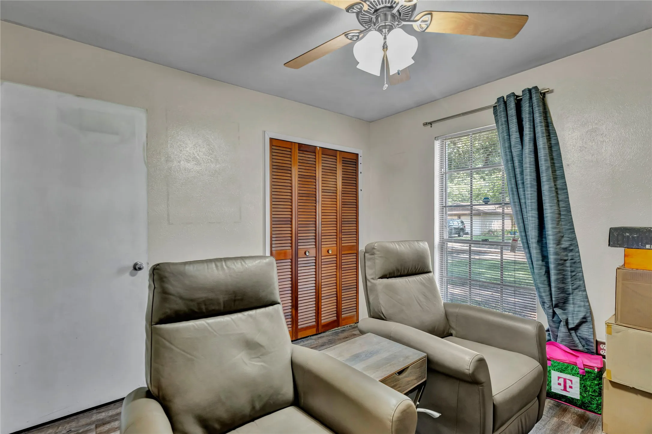 Single Family Residence For Sale in Tarrant County , 3408 Hastings Drive, Arlington, Texas 76013, 3 Bedroom, 2 Bathroom, 2 Garage spaces, 1,404 Sqft, built in 1966, mls#21402871, Real Estate Agent in Arlington, Homes For Sale in Tarrant county, Homes For Sale in Arlington, Realtor in Arlington Texas, Real Estate Brokerage Independent Realty Texas, Luminita Cordes Realtor