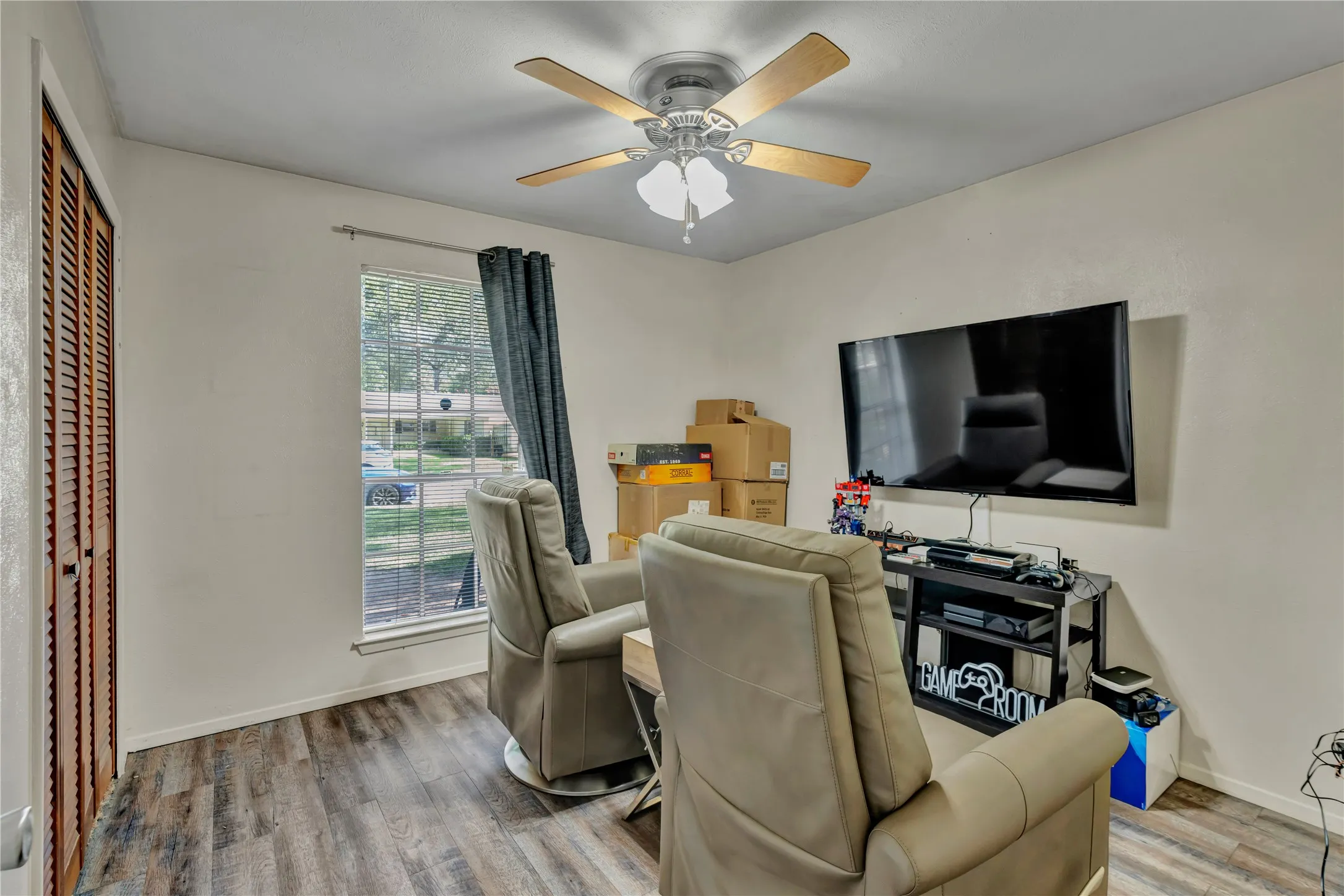 Single Family Residence For Sale in Tarrant County , 3408 Hastings Drive, Arlington, Texas 76013, 3 Bedroom, 2 Bathroom, 2 Garage spaces, 1,404 Sqft, built in 1966, mls#21402871, Real Estate Agent in Arlington, Homes For Sale in Tarrant county, Homes For Sale in Arlington, Realtor in Arlington Texas, Real Estate Brokerage Independent Realty Texas, Luminita Cordes Realtor