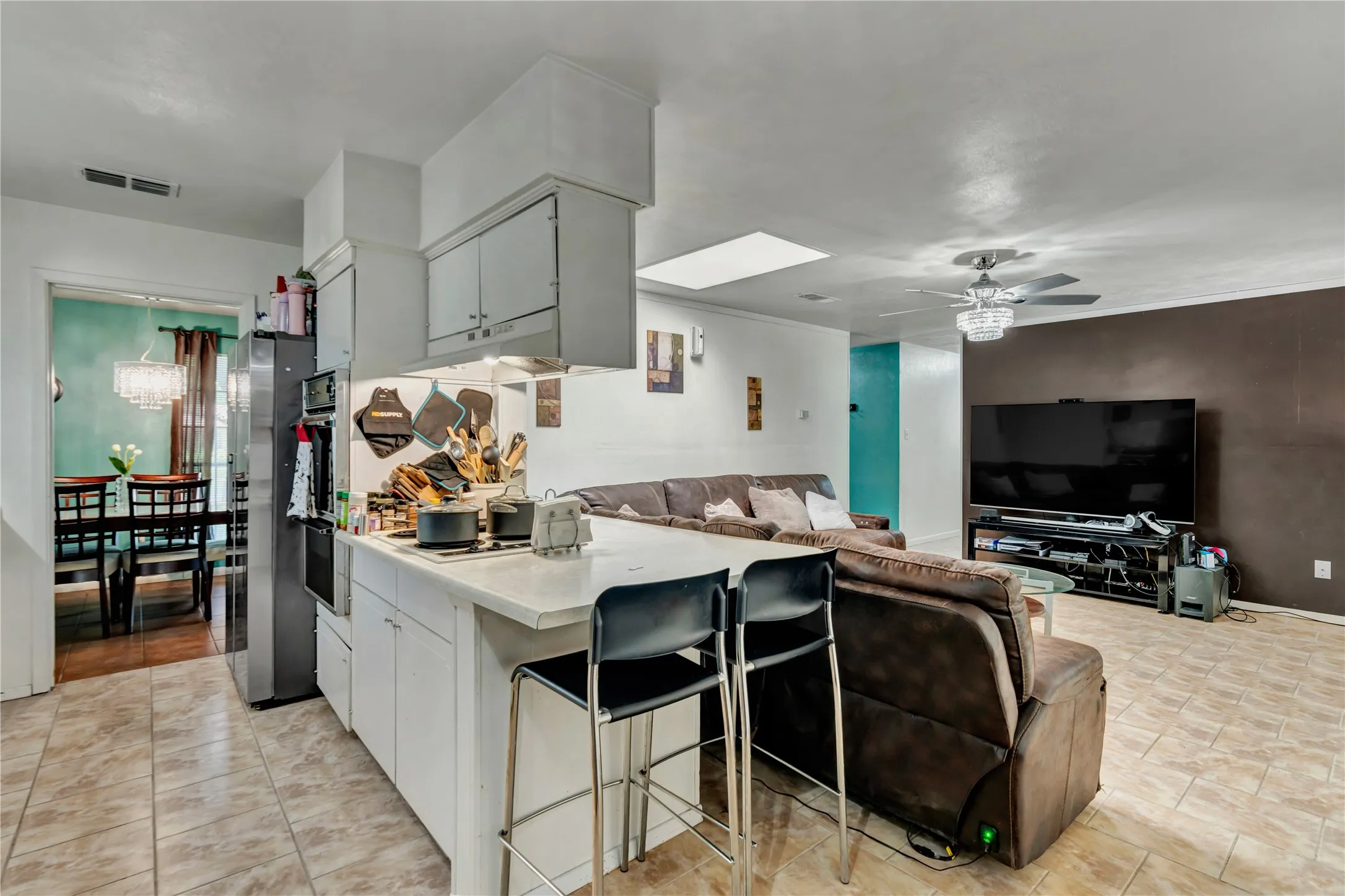 Single Family Residence For Sale in Tarrant County , 3408 Hastings Drive, Arlington, Texas 76013, 3 Bedroom, 2 Bathroom, 2 Garage spaces, 1,404 Sqft, built in 1966, mls#21402871, Real Estate Agent in Arlington, Homes For Sale in Tarrant county, Homes For Sale in Arlington, Realtor in Arlington Texas, Real Estate Brokerage Independent Realty Texas, Luminita Cordes Realtor