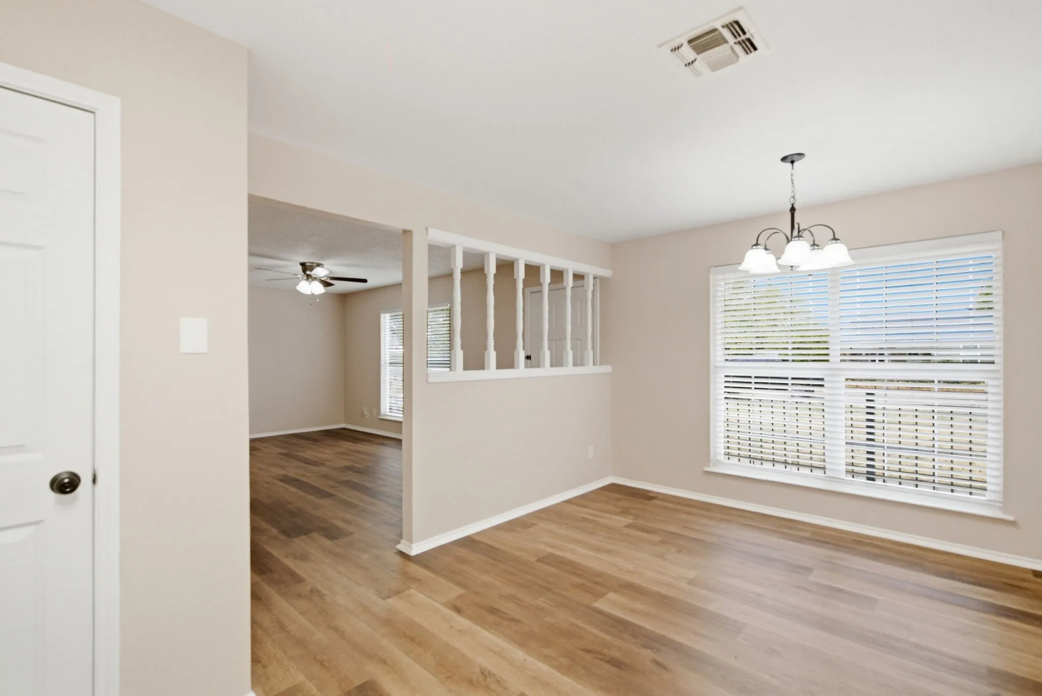 Single Family Residence For Sale in Parker County , 1416 N Rusk Street, Weatherford, Texas 76086, 3 Bedroom, 6 Bathroom, 1 Garage spaces, 1,152 Sqft, built in 1985, mls#21402843, Real Estate Agent in Weatherford, Homes For Sale in Parker county, Homes For Sale in Weatherford, Realtor in Weatherford Texas, Real Estate Brokerage Independent Realty Texas, Luminita Cordes Realtor