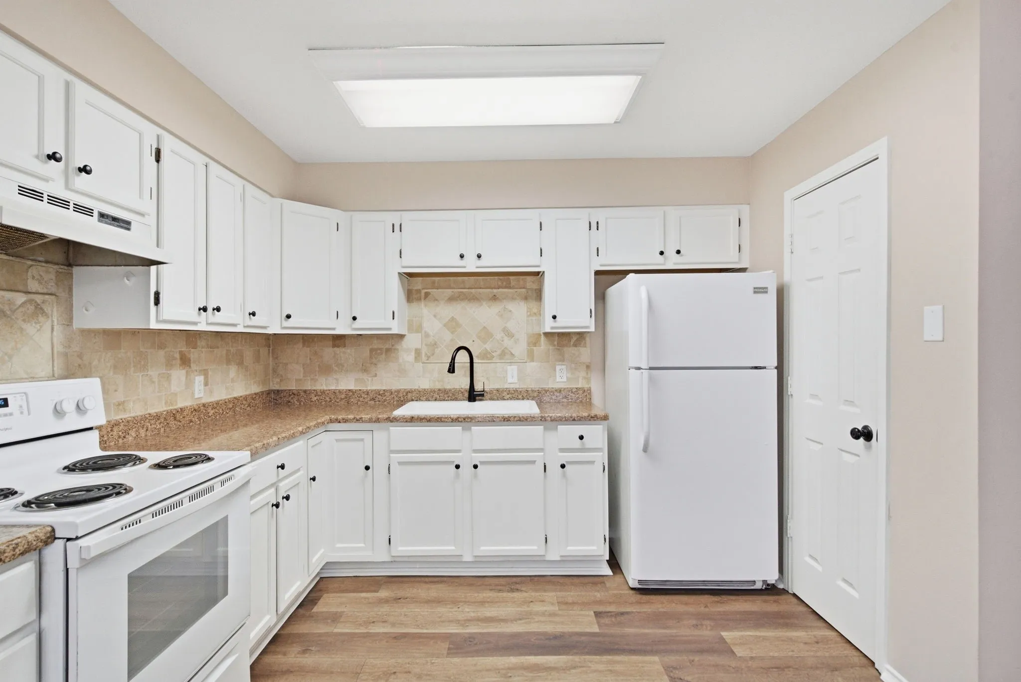 Single Family Residence For Sale in Parker County , 1416 N Rusk Street, Weatherford, Texas 76086, 3 Bedroom, 6 Bathroom, 1 Garage spaces, 1,152 Sqft, built in 1985, mls#21402843, Real Estate Agent in Weatherford, Homes For Sale in Parker county, Homes For Sale in Weatherford, Realtor in Weatherford Texas, Real Estate Brokerage Independent Realty Texas, Luminita Cordes Realtor