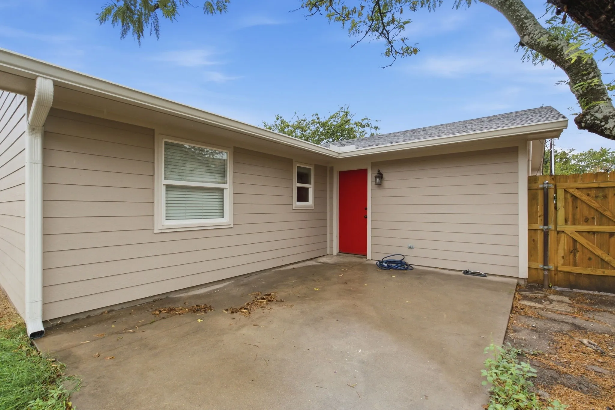 Single Family Residence For Sale in Parker County , 1416 N Rusk Street, Weatherford, Texas 76086, 3 Bedroom, 6 Bathroom, 1 Garage spaces, 1,152 Sqft, built in 1985, mls#21402843, Real Estate Agent in Weatherford, Homes For Sale in Parker county, Homes For Sale in Weatherford, Realtor in Weatherford Texas, Real Estate Brokerage Independent Realty Texas, Luminita Cordes Realtor