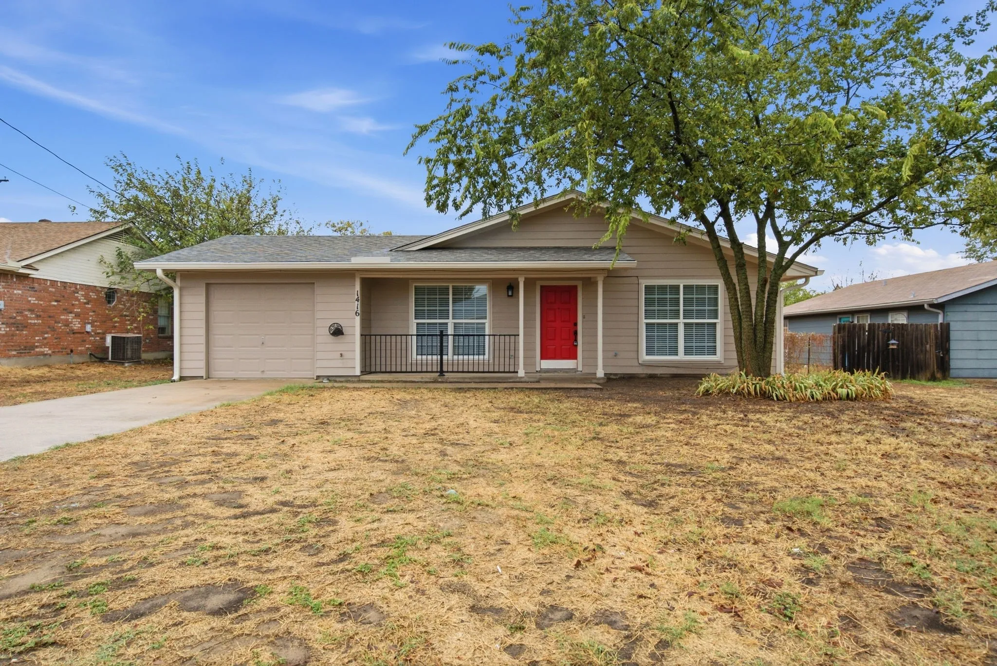 Single Family Residence For Sale in Parker County , 1416 N Rusk Street, Weatherford, Texas 76086, 3 Bedroom, 6 Bathroom, 1 Garage spaces, 1,152 Sqft, built in 1985, mls#21402843, Real Estate Agent in Weatherford, Homes For Sale in Parker county, Homes For Sale in Weatherford, Realtor in Weatherford Texas, Real Estate Brokerage Independent Realty Texas, Luminita Cordes Realtor