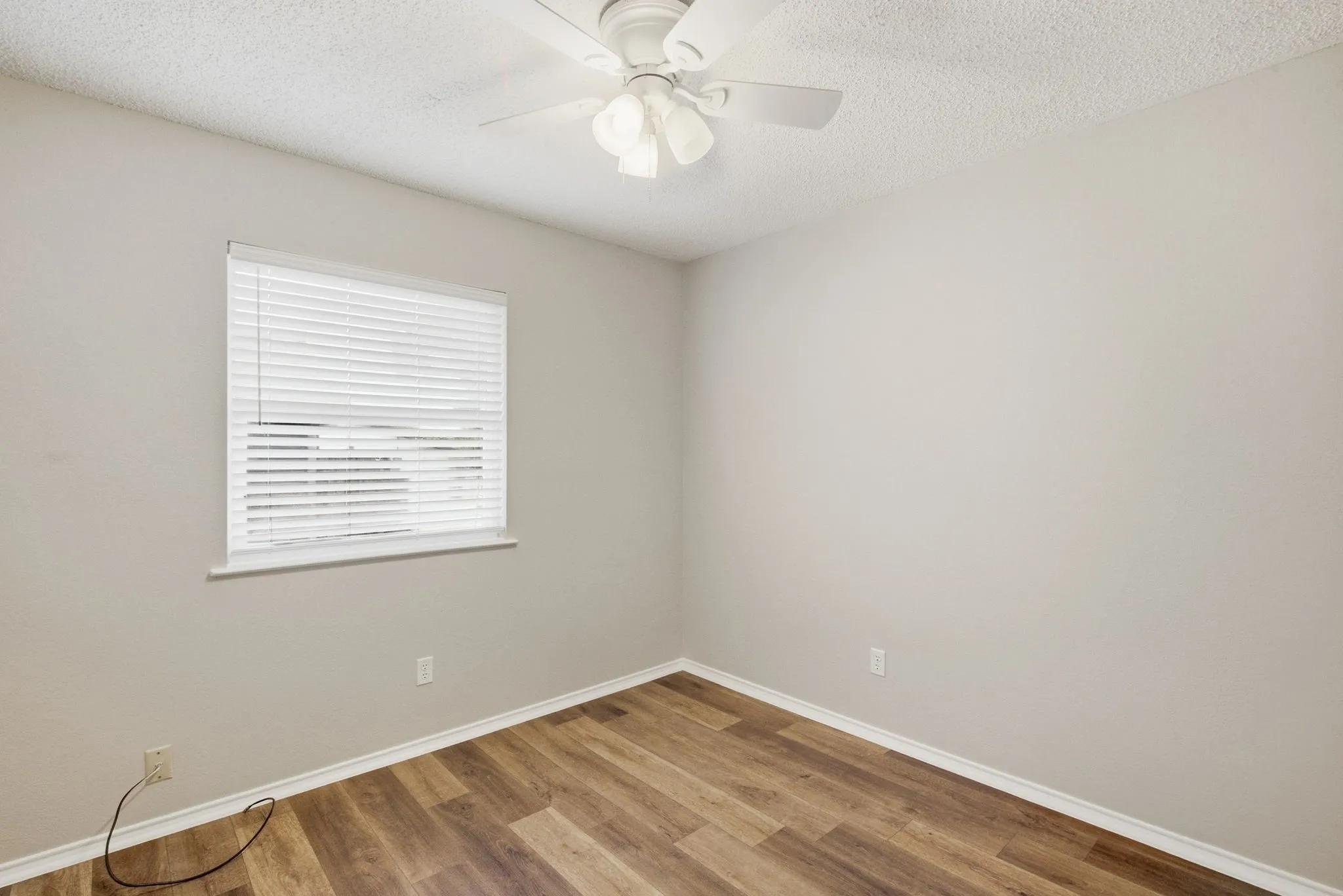 Single Family Residence For Sale in Parker County , 1416 N Rusk Street, Weatherford, Texas 76086, 3 Bedroom, 6 Bathroom, 1 Garage spaces, 1,152 Sqft, built in 1985, mls#21402843, Real Estate Agent in Weatherford, Homes For Sale in Parker county, Homes For Sale in Weatherford, Realtor in Weatherford Texas, Real Estate Brokerage Independent Realty Texas, Luminita Cordes Realtor