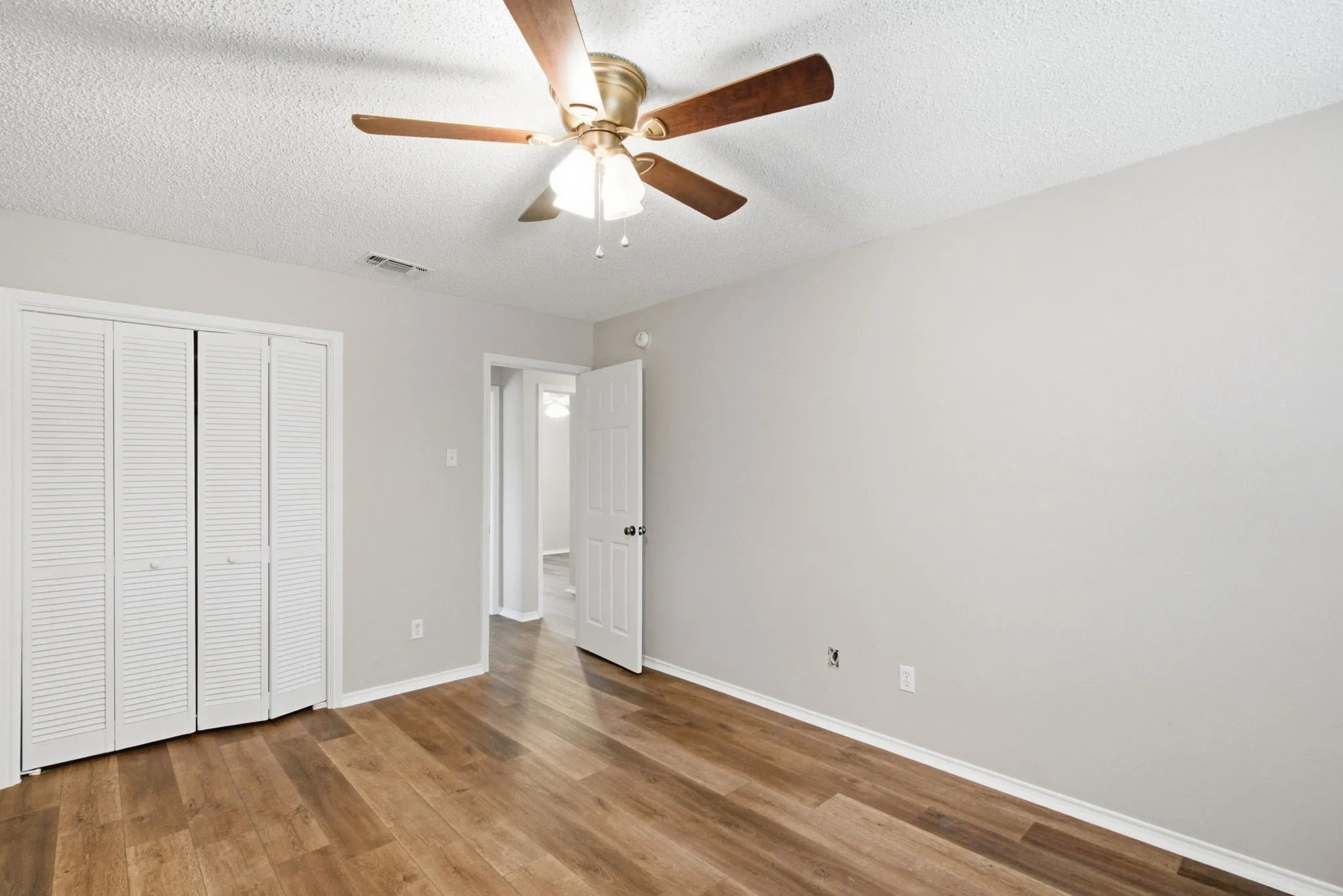 Single Family Residence For Sale in Parker County , 1416 N Rusk Street, Weatherford, Texas 76086, 3 Bedroom, 6 Bathroom, 1 Garage spaces, 1,152 Sqft, built in 1985, mls#21402843, Real Estate Agent in Weatherford, Homes For Sale in Parker county, Homes For Sale in Weatherford, Realtor in Weatherford Texas, Real Estate Brokerage Independent Realty Texas, Luminita Cordes Realtor