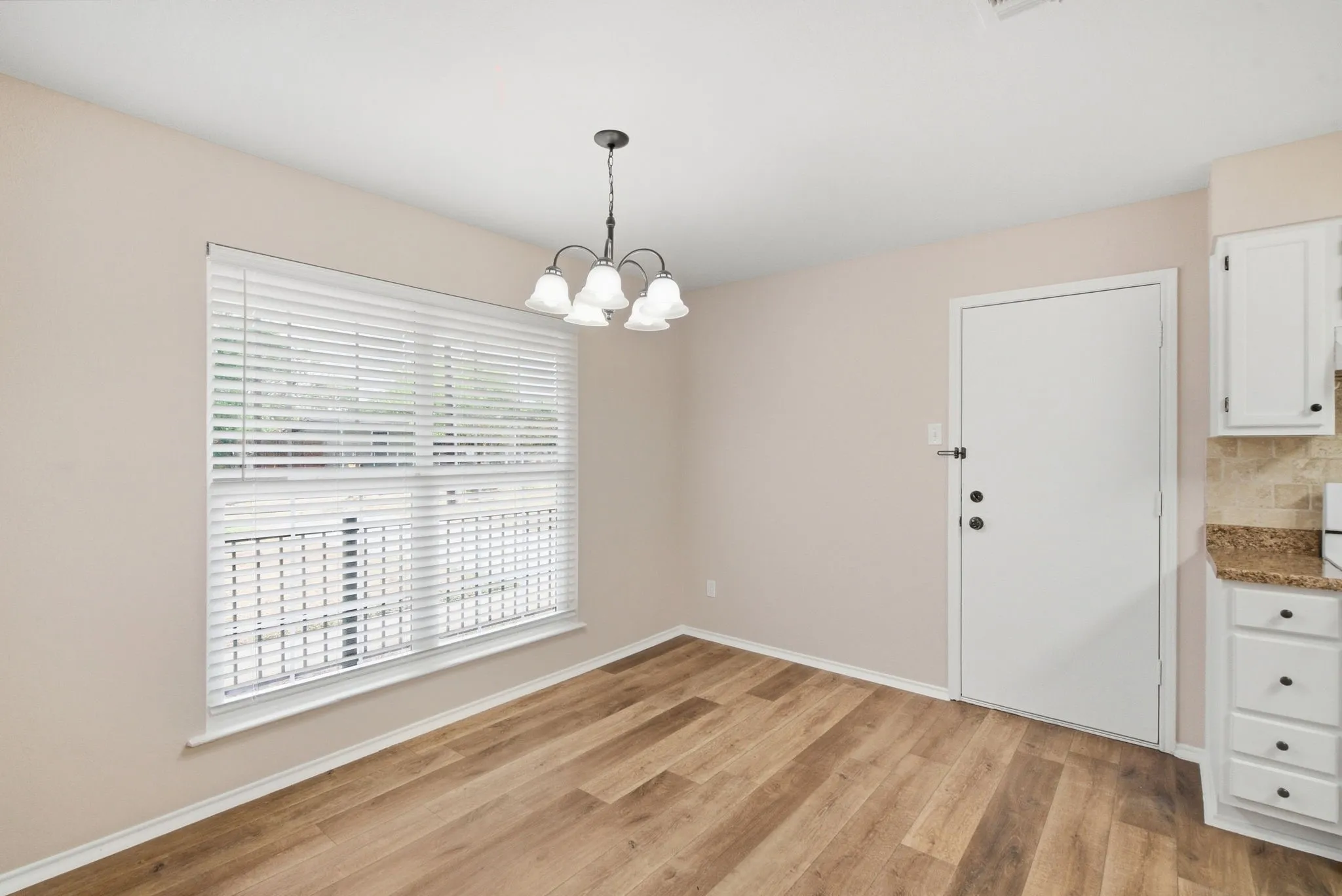 Single Family Residence For Sale in Parker County , 1416 N Rusk Street, Weatherford, Texas 76086, 3 Bedroom, 6 Bathroom, 1 Garage spaces, 1,152 Sqft, built in 1985, mls#21402843, Real Estate Agent in Weatherford, Homes For Sale in Parker county, Homes For Sale in Weatherford, Realtor in Weatherford Texas, Real Estate Brokerage Independent Realty Texas, Luminita Cordes Realtor