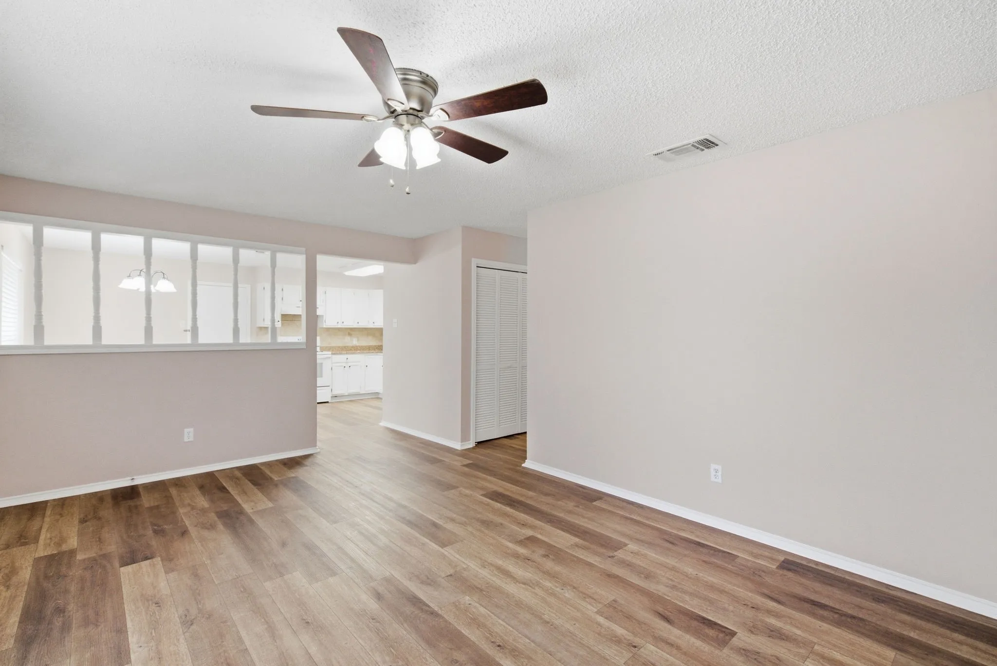 Single Family Residence For Sale in Parker County , 1416 N Rusk Street, Weatherford, Texas 76086, 3 Bedroom, 6 Bathroom, 1 Garage spaces, 1,152 Sqft, built in 1985, mls#21402843, Real Estate Agent in Weatherford, Homes For Sale in Parker county, Homes For Sale in Weatherford, Realtor in Weatherford Texas, Real Estate Brokerage Independent Realty Texas, Luminita Cordes Realtor