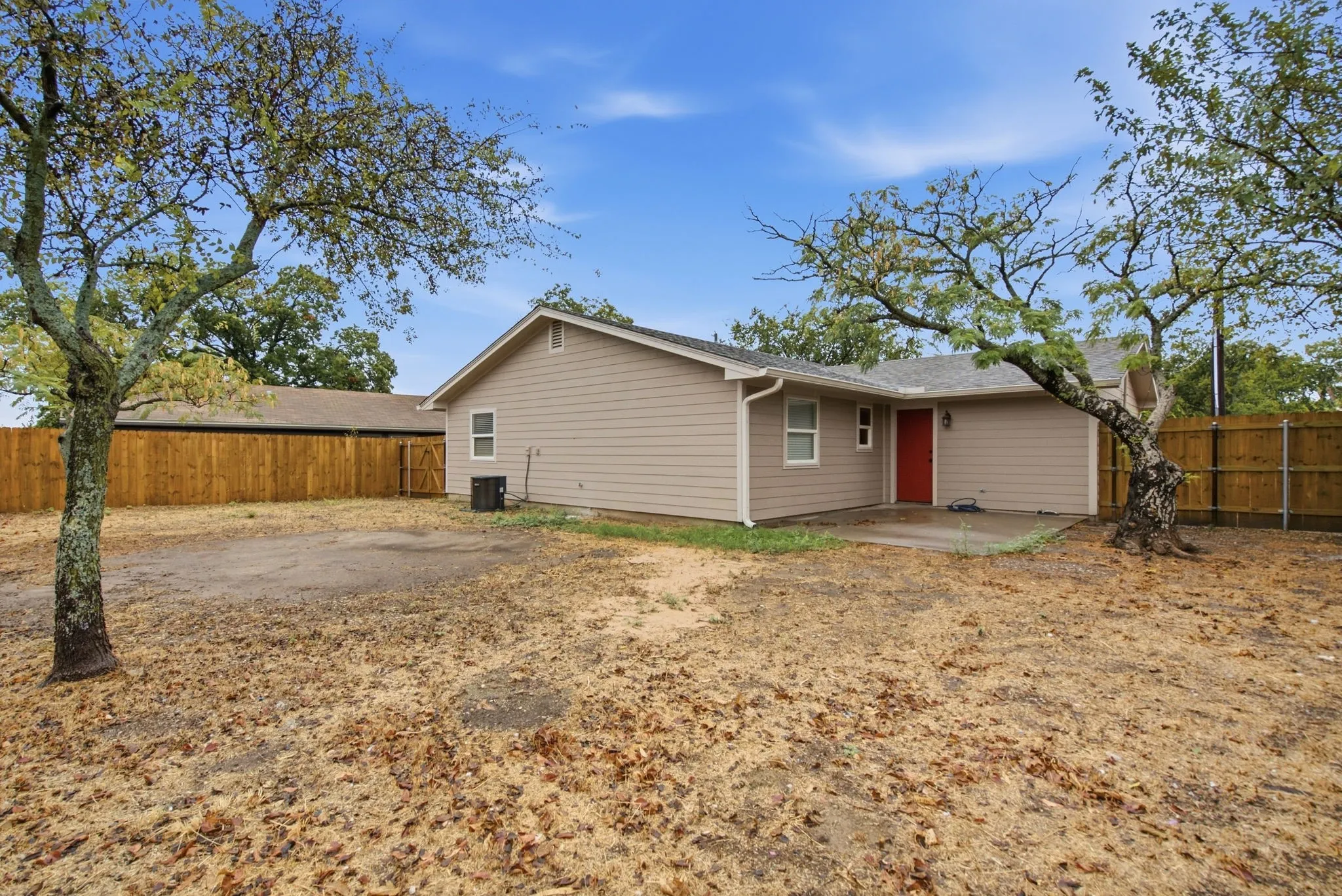 Single Family Residence For Sale in Parker County , 1416 N Rusk Street, Weatherford, Texas 76086, 3 Bedroom, 6 Bathroom, 1 Garage spaces, 1,152 Sqft, built in 1985, mls#21402843, Real Estate Agent in Weatherford, Homes For Sale in Parker county, Homes For Sale in Weatherford, Realtor in Weatherford Texas, Real Estate Brokerage Independent Realty Texas, Luminita Cordes Realtor