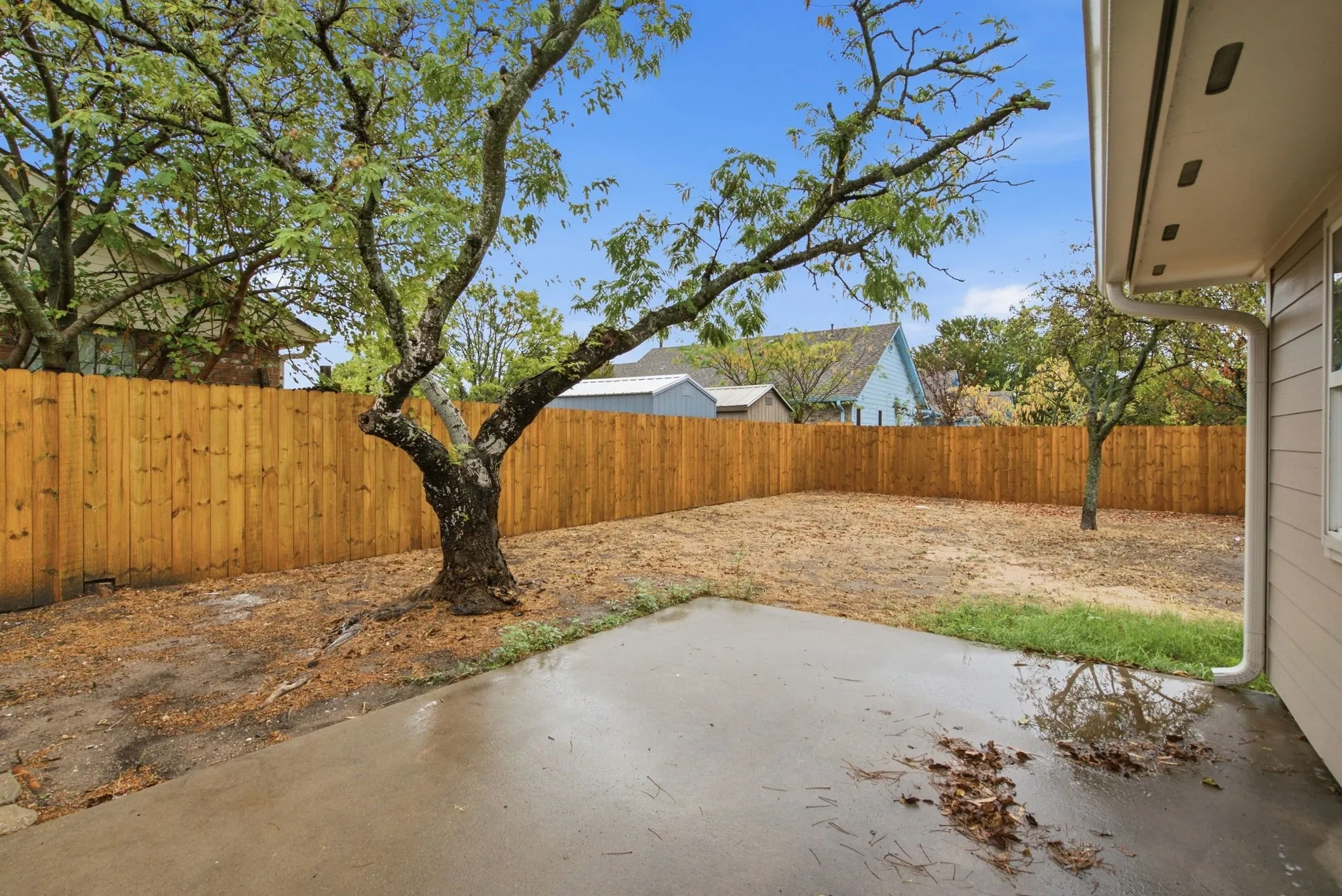 Single Family Residence For Sale in Parker County , 1416 N Rusk Street, Weatherford, Texas 76086, 3 Bedroom, 6 Bathroom, 1 Garage spaces, 1,152 Sqft, built in 1985, mls#21402843, Real Estate Agent in Weatherford, Homes For Sale in Parker county, Homes For Sale in Weatherford, Realtor in Weatherford Texas, Real Estate Brokerage Independent Realty Texas, Luminita Cordes Realtor