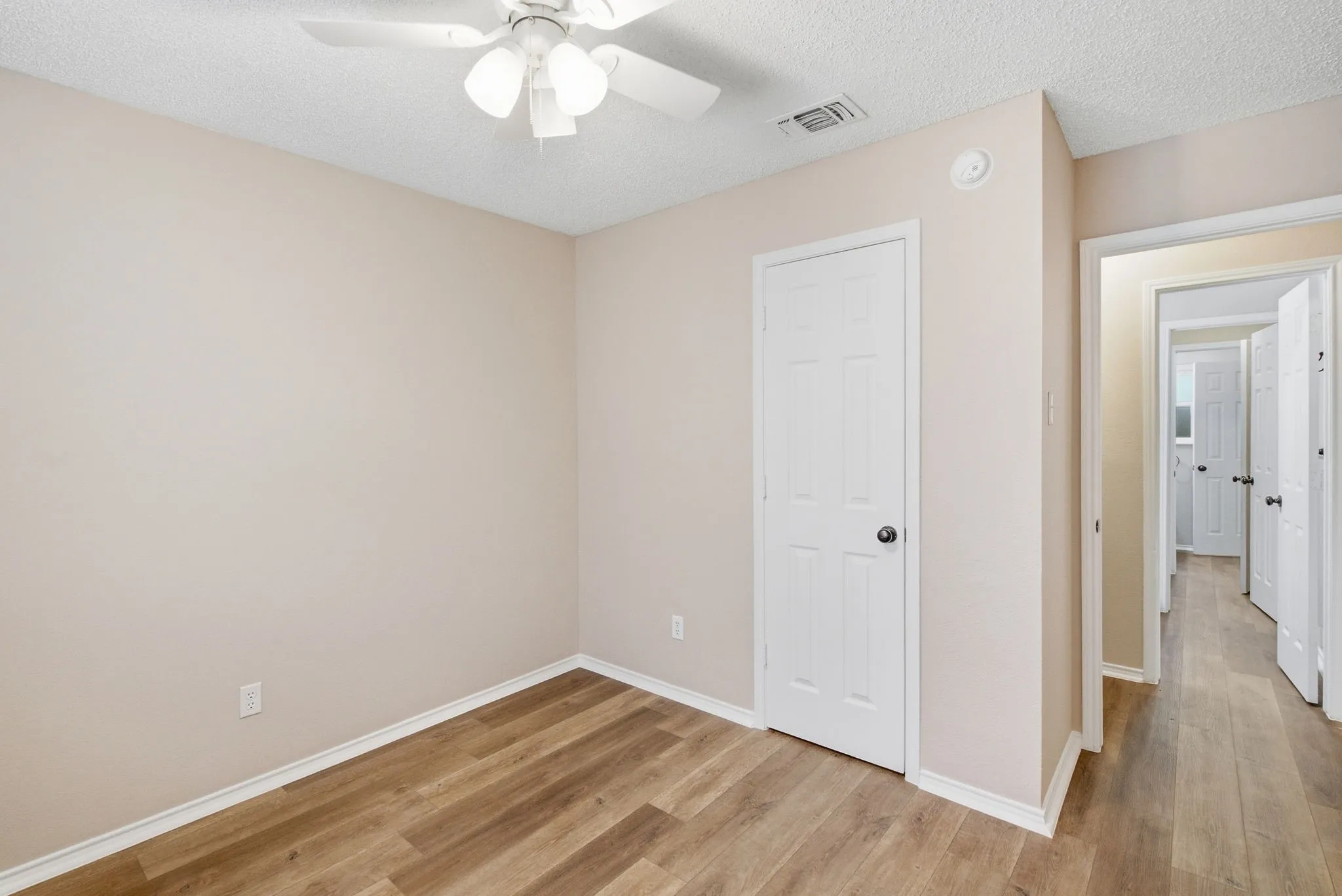 Single Family Residence For Sale in Parker County , 1416 N Rusk Street, Weatherford, Texas 76086, 3 Bedroom, 6 Bathroom, 1 Garage spaces, 1,152 Sqft, built in 1985, mls#21402843, Real Estate Agent in Weatherford, Homes For Sale in Parker county, Homes For Sale in Weatherford, Realtor in Weatherford Texas, Real Estate Brokerage Independent Realty Texas, Luminita Cordes Realtor