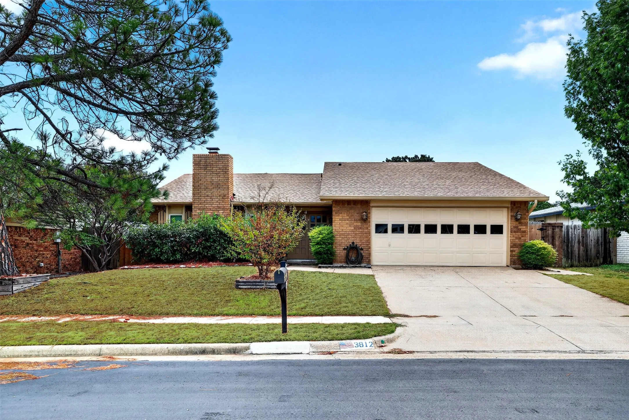 Single Family Residence For Sale in Tarrant County , 3812 Walnut Drive, Bedford, Texas 76021, 3 Bedroom, 2 Bathroom, 2 Garage spaces, 1,853 Sqft, built in 1979, mls#21402879, Real Estate Agent in Bedford, Homes For Sale in Tarrant county, Homes For Sale in Bedford, Realtor in Bedford Texas, Real Estate Brokerage Independent Realty Texas, Luminita Cordes Realtor