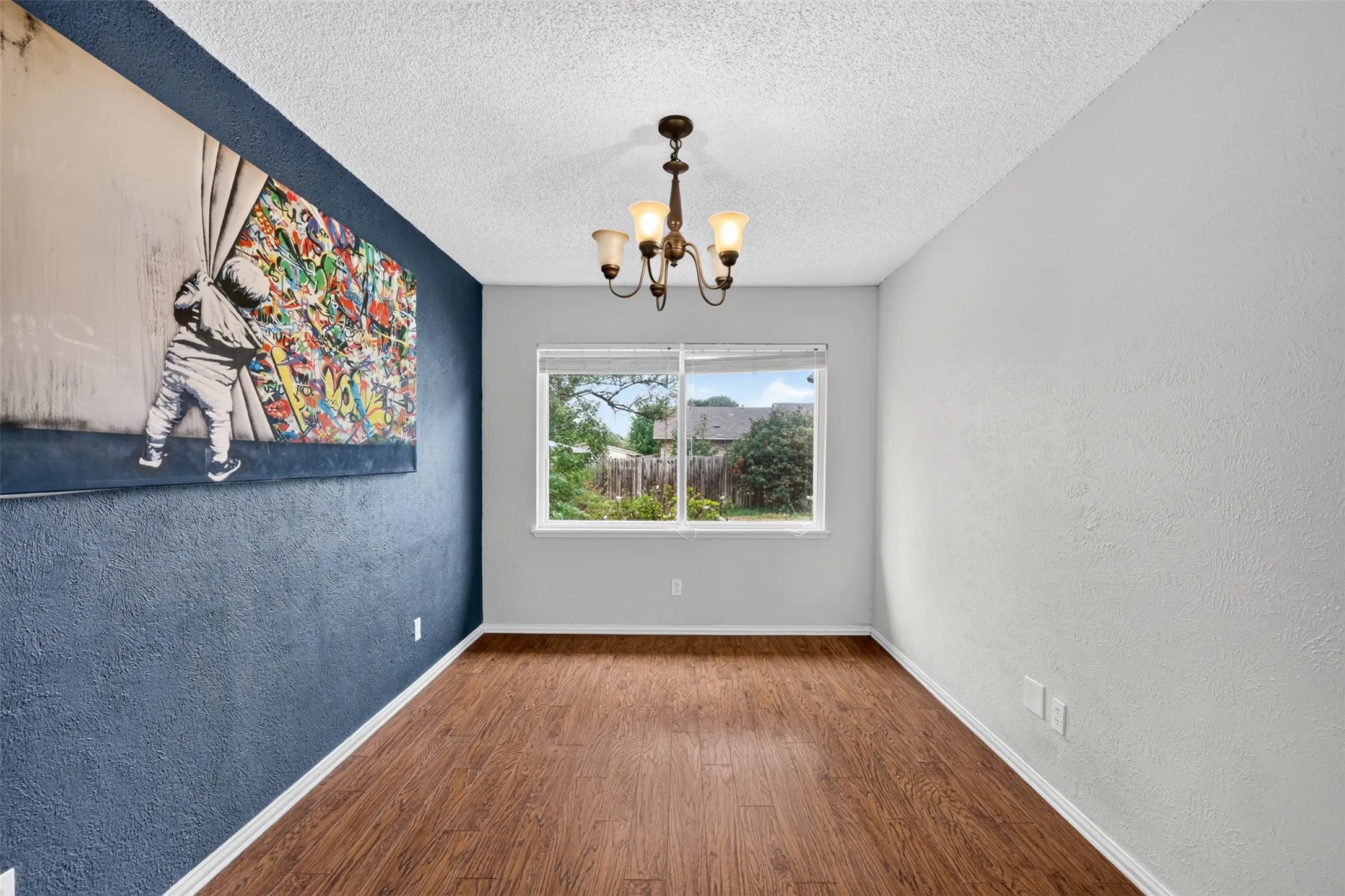 Single Family Residence For Sale in Tarrant County , 3812 Walnut Drive, Bedford, Texas 76021, 3 Bedroom, 2 Bathroom, 2 Garage spaces, 1,853 Sqft, built in 1979, mls#21402879, Real Estate Agent in Bedford, Homes For Sale in Tarrant county, Homes For Sale in Bedford, Realtor in Bedford Texas, Real Estate Brokerage Independent Realty Texas, Luminita Cordes Realtor