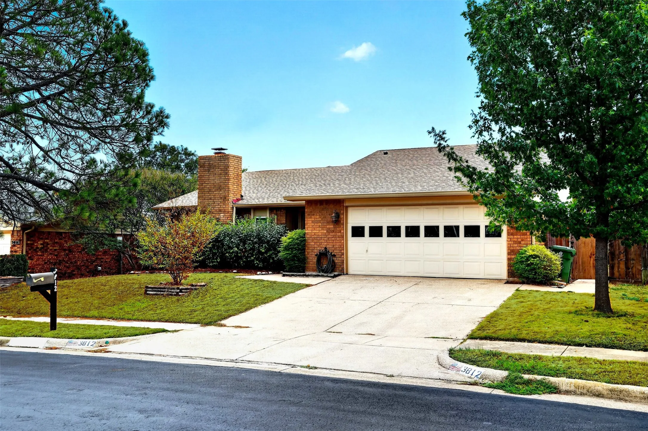 Single Family Residence For Sale in Tarrant County , 3812 Walnut Drive, Bedford, Texas 76021, 3 Bedroom, 2 Bathroom, 2 Garage spaces, 1,853 Sqft, built in 1979, mls#21402879, Real Estate Agent in Bedford, Homes For Sale in Tarrant county, Homes For Sale in Bedford, Realtor in Bedford Texas, Real Estate Brokerage Independent Realty Texas, Luminita Cordes Realtor