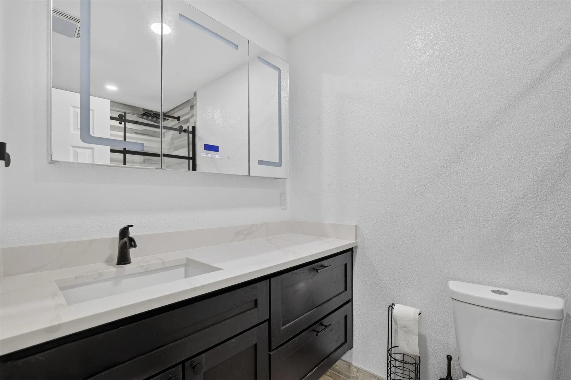 Single Family Residence For Sale in Tarrant County , 3812 Walnut Drive, Bedford, Texas 76021, 3 Bedroom, 2 Bathroom, 2 Garage spaces, 1,853 Sqft, built in 1979, mls#21402879, Real Estate Agent in Bedford, Homes For Sale in Tarrant county, Homes For Sale in Bedford, Realtor in Bedford Texas, Real Estate Brokerage Independent Realty Texas, Luminita Cordes Realtor
