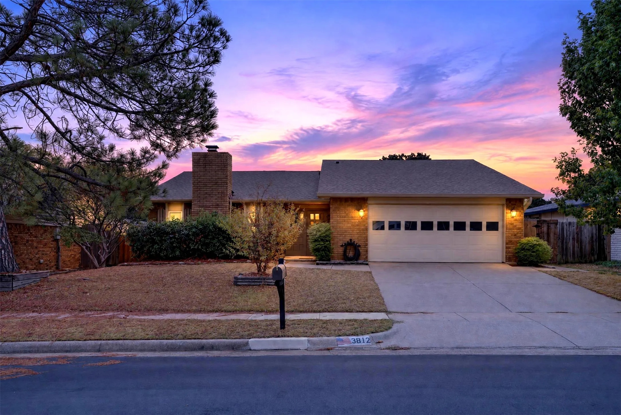 Single Family Residence For Sale in Tarrant County , 3812 Walnut Drive, Bedford, Texas 76021, 3 Bedroom, 2 Bathroom, 2 Garage spaces, 1,853 Sqft, built in 1979, mls#21402879, Real Estate Agent in Bedford, Homes For Sale in Tarrant county, Homes For Sale in Bedford, Realtor in Bedford Texas, Real Estate Brokerage Independent Realty Texas, Luminita Cordes Realtor